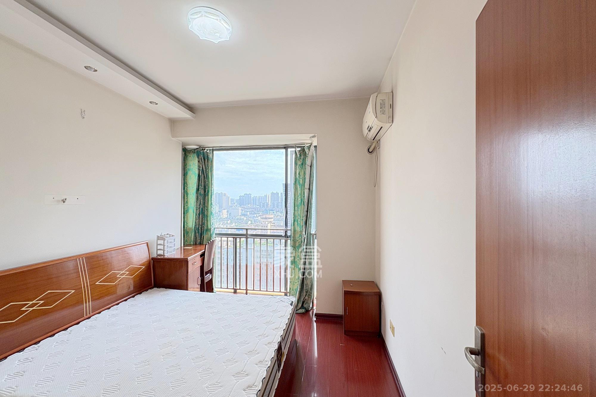 湘域中央  2室2厅1卫    113.0万卧室