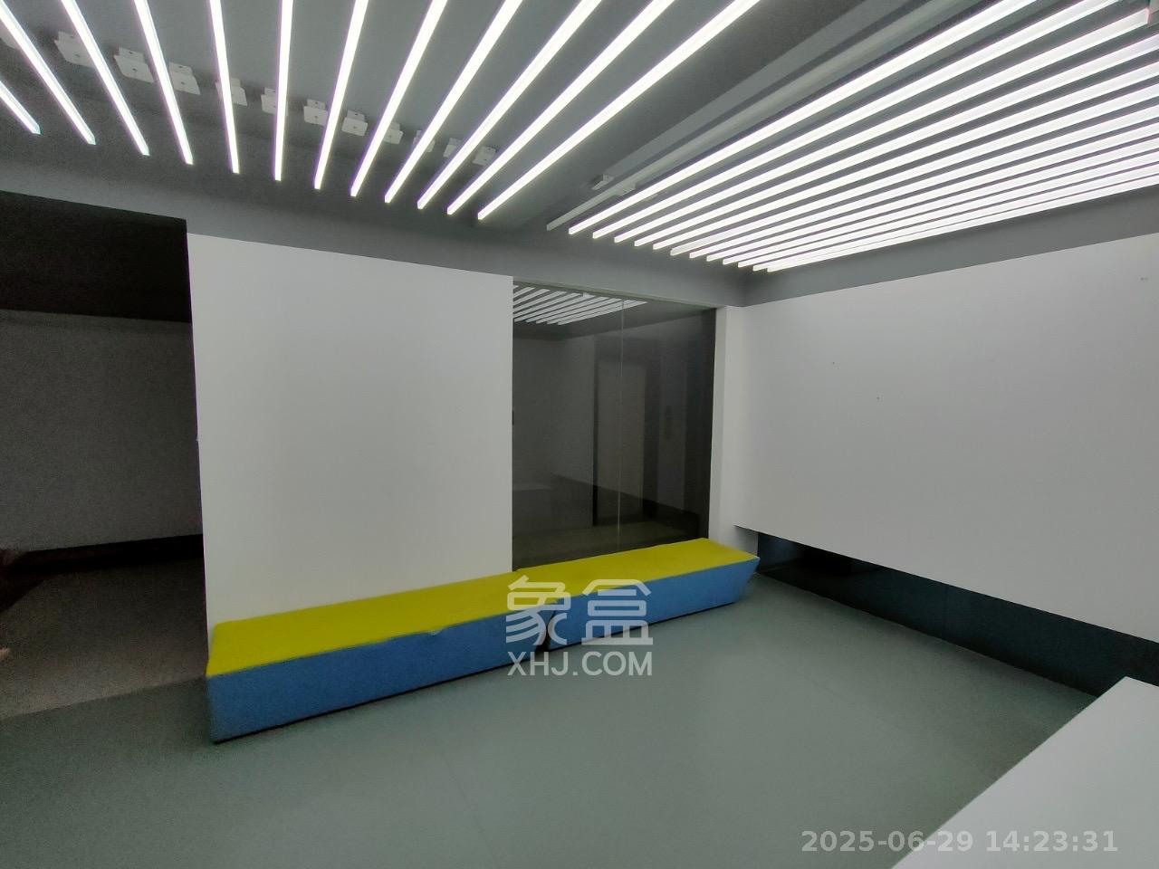 藏珑湖上国际花园  8室2厅3卫   14000.00元/月