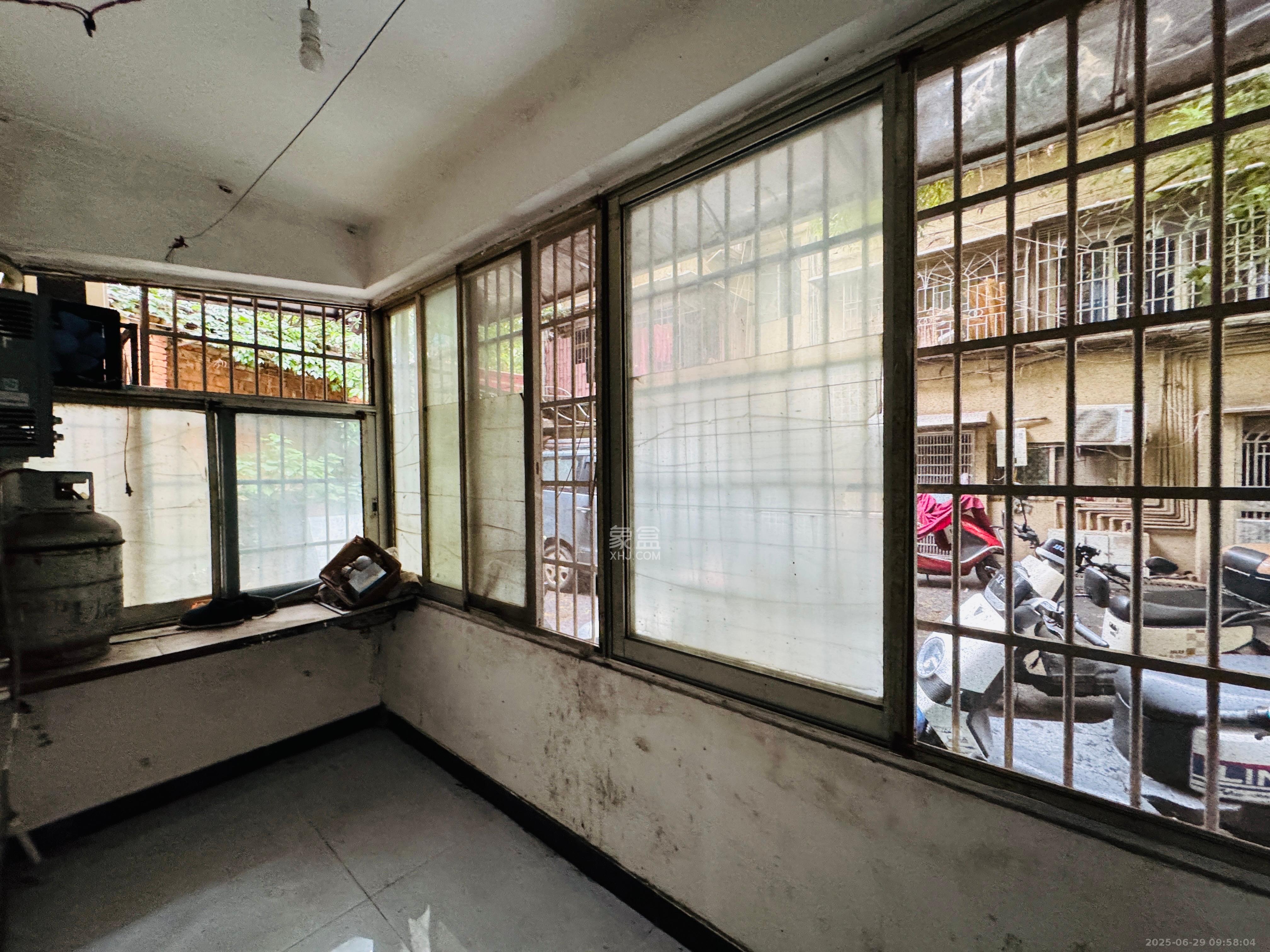 富康小区(富康花园) 3室2厅2卫 1500.0元/月 富康小区(富康花园) 3室2厅2卫 1500.0元/月室内图