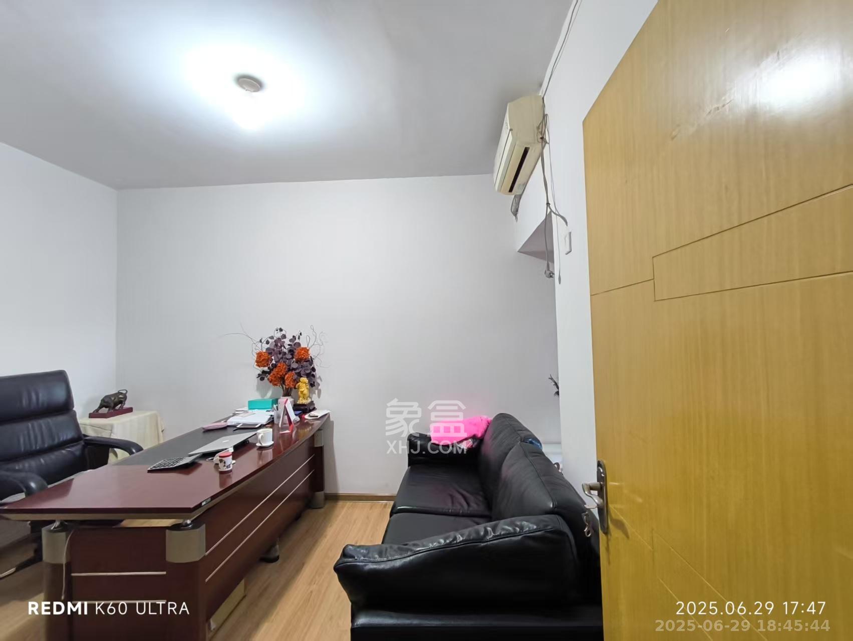 公园9号 3室2厅2卫 4000.0元/月 公园9号 3室2厅2卫 4000.0元/月室内图