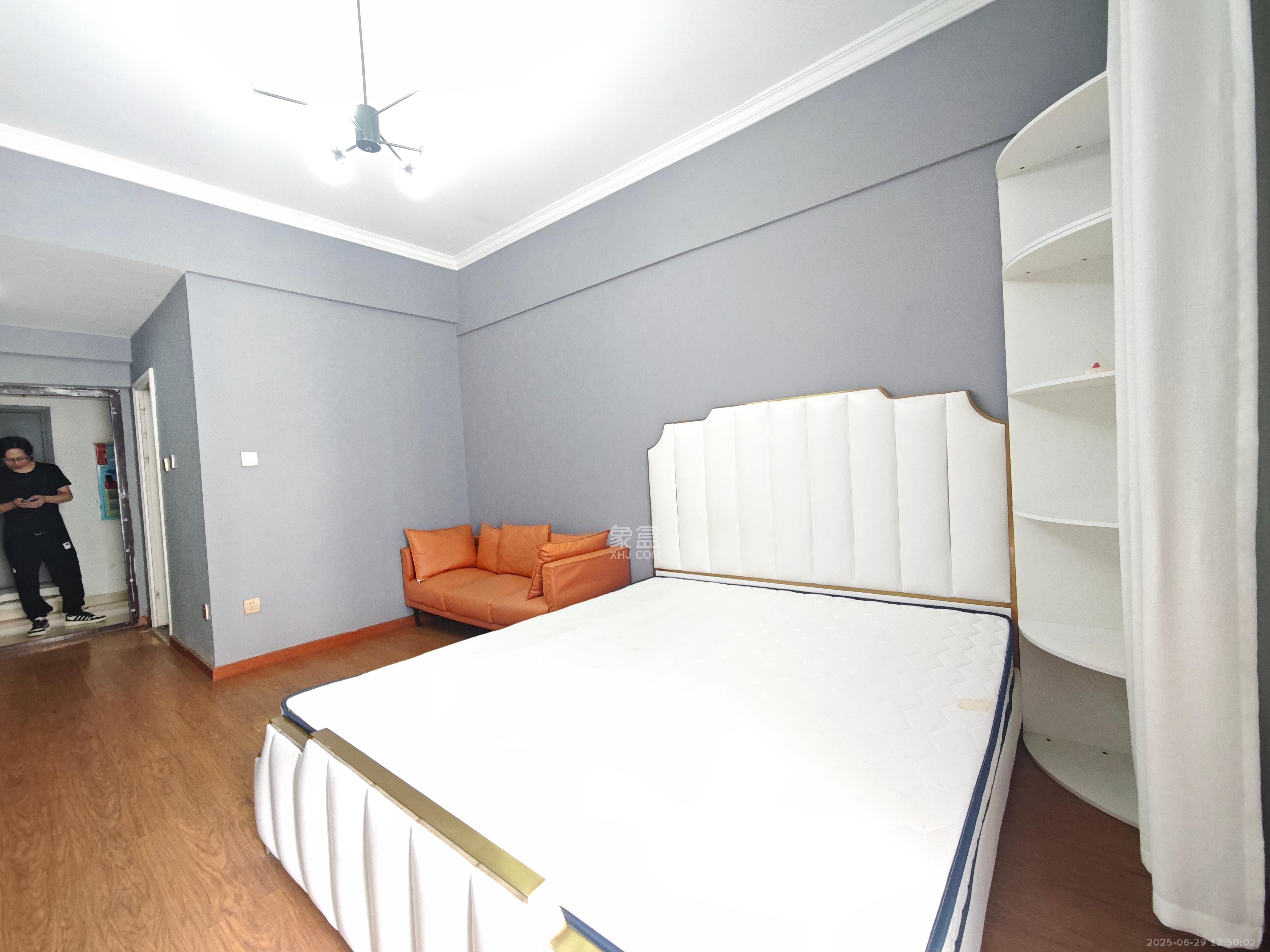 光明城市(星辰青年城)  1室1厅1卫    1050.0元/月 光明城市(星辰青年城)  1室1厅1卫    1050.0元/月