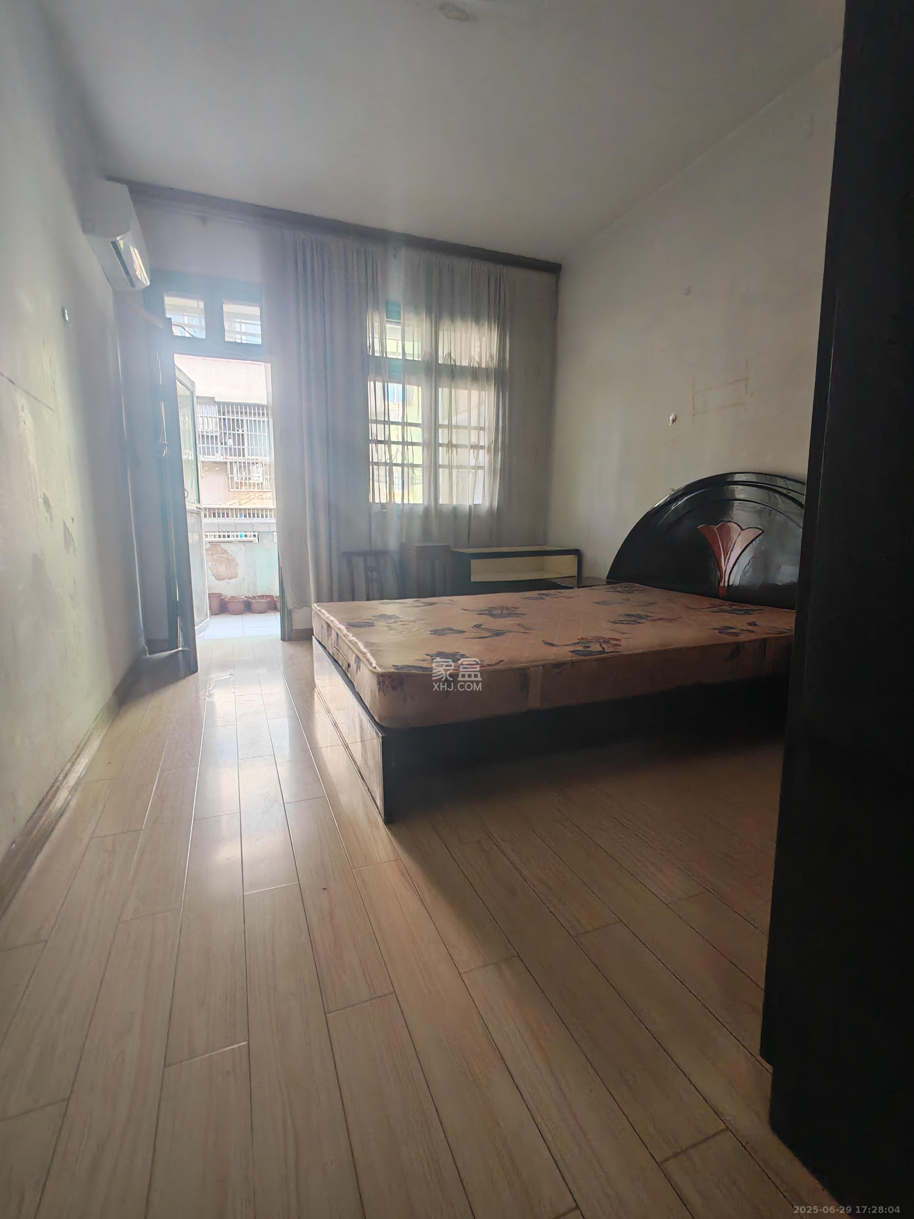 燕兴宿舍 1室1厅1卫 1300.0元/月 燕兴宿舍 1室1厅1卫 1300.0元/月室内图