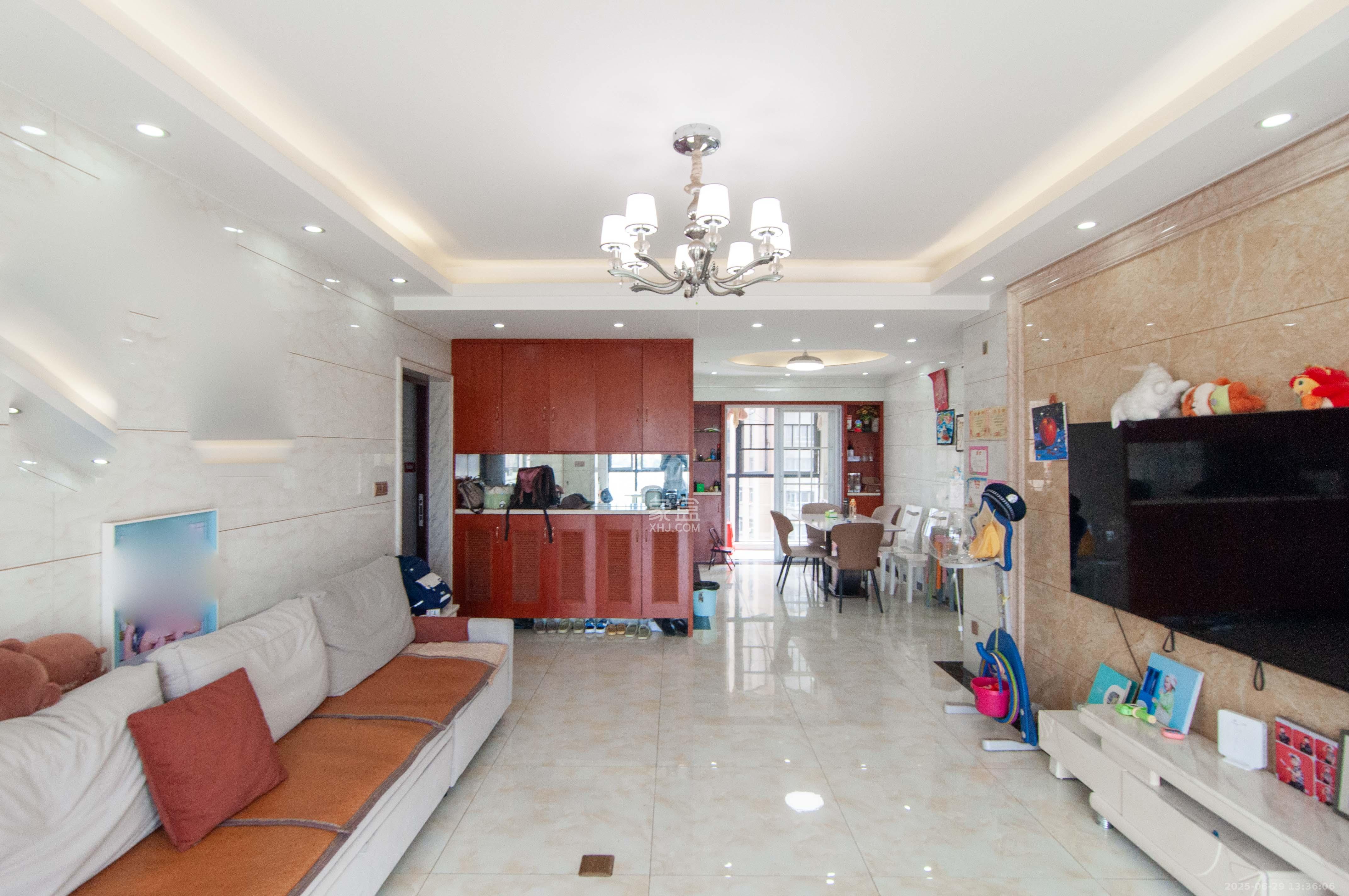 中央美郡 3室2厅2卫 155.0万 中央美郡 3室2厅2卫 155.0万客厅