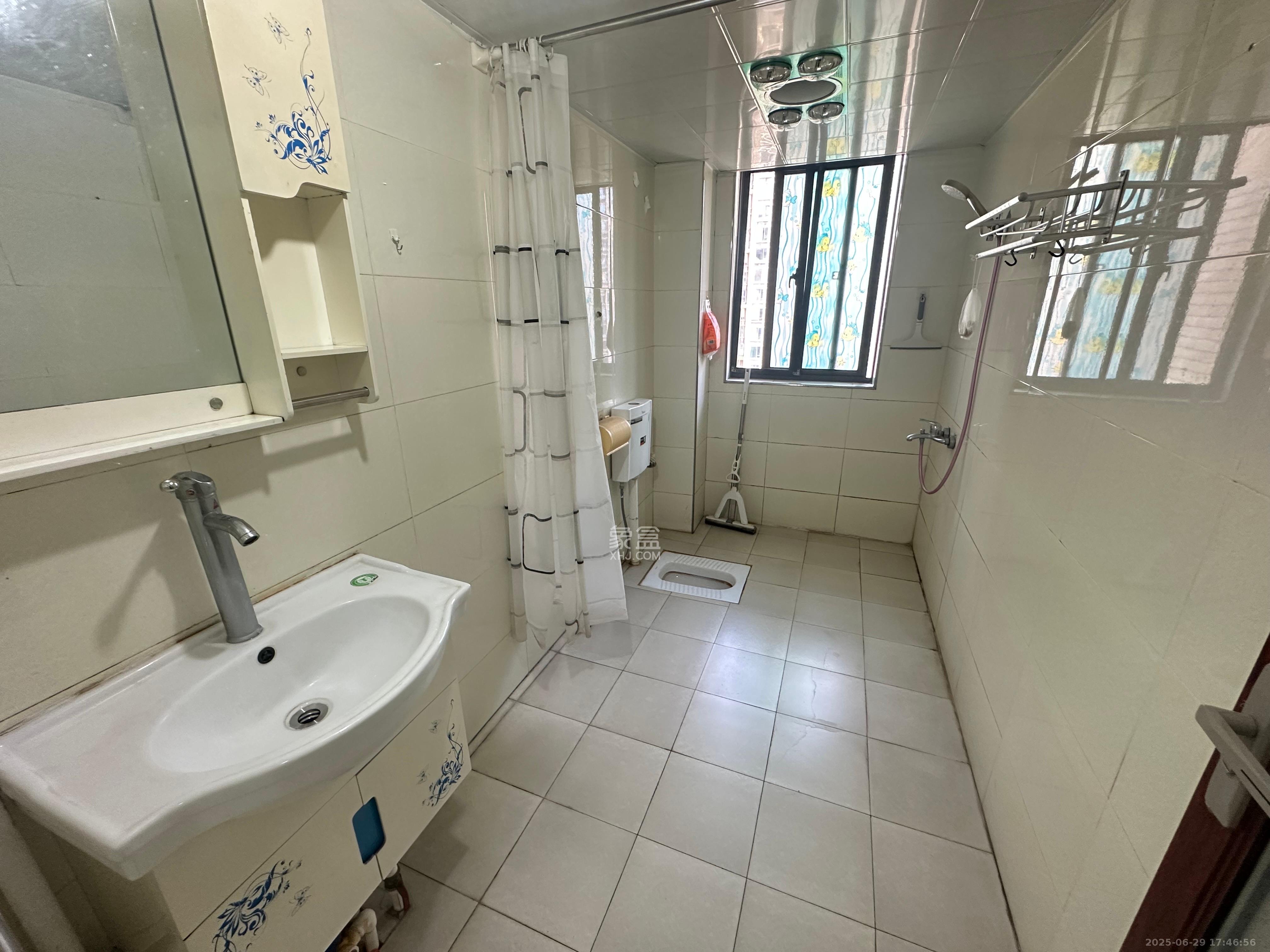 鑫远熙山 4室2厅2卫 2400.0元/月 鑫远熙山 4室2厅2卫 2400.0元/月室内图