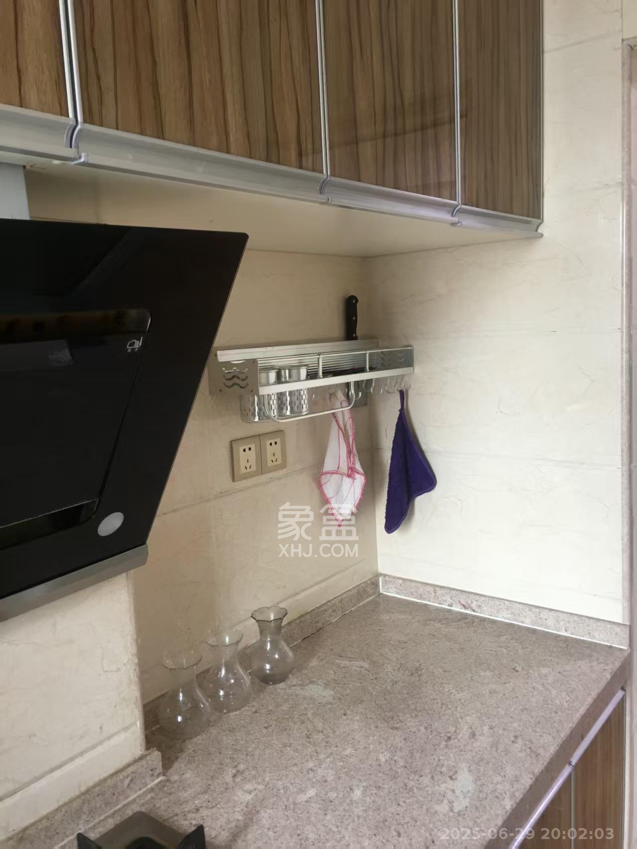 和隆花半里  1室1厅1卫    1600.0元/月 和隆花半里  1室1厅1卫    1600.0元/月室内图