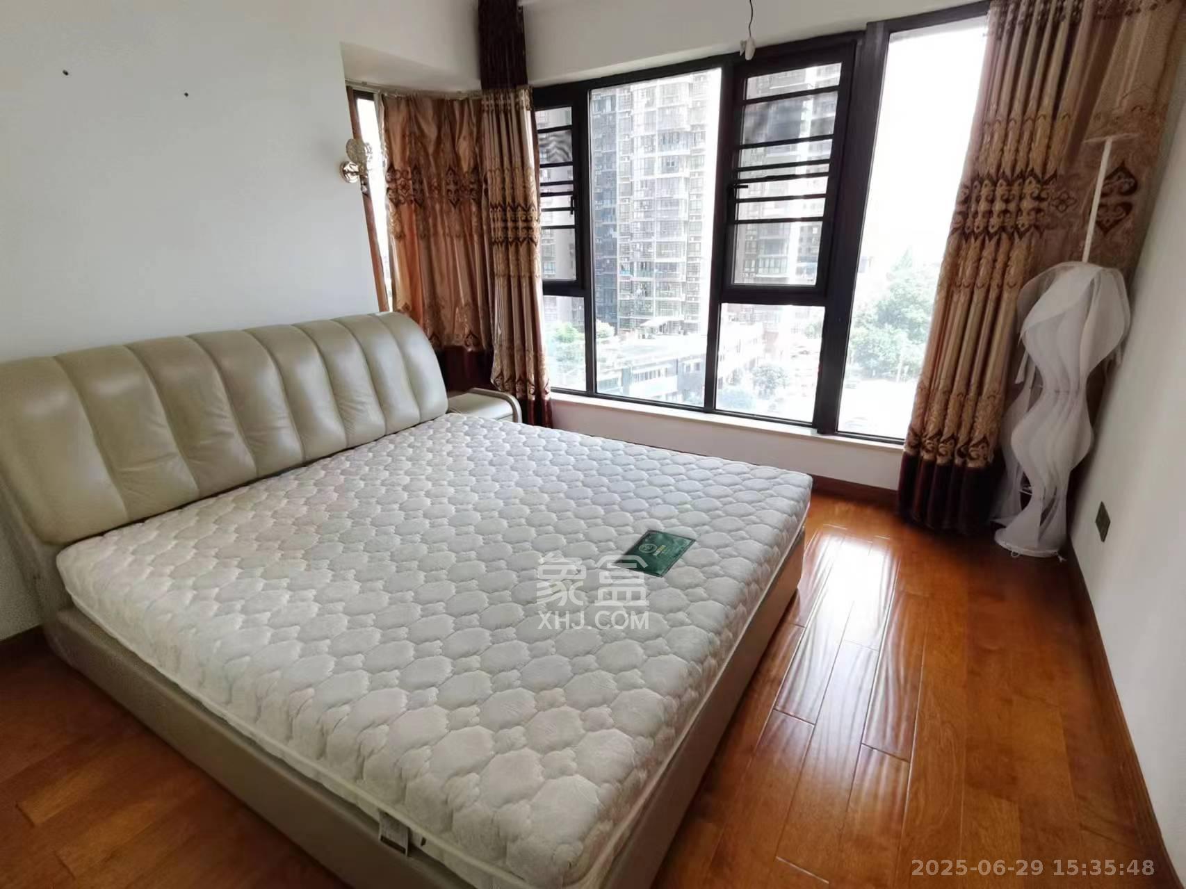 红橡华园(菲莎公馆)  4室2厅2卫    3200.0元/月 红橡华园(菲莎公馆)  4室2厅2卫    3200.0元/月室内图