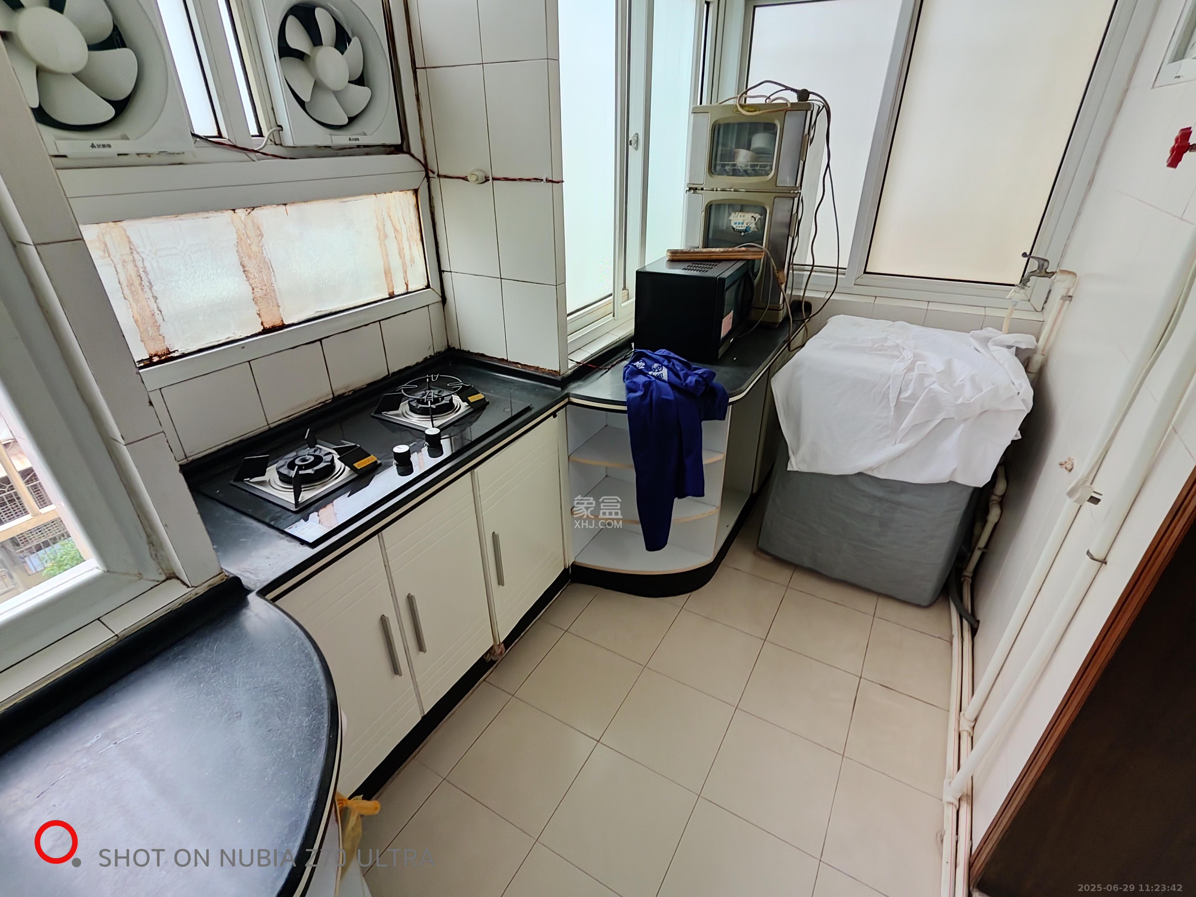 下碧湘街小区  1室0厅0卫   2400.00元/月室内图