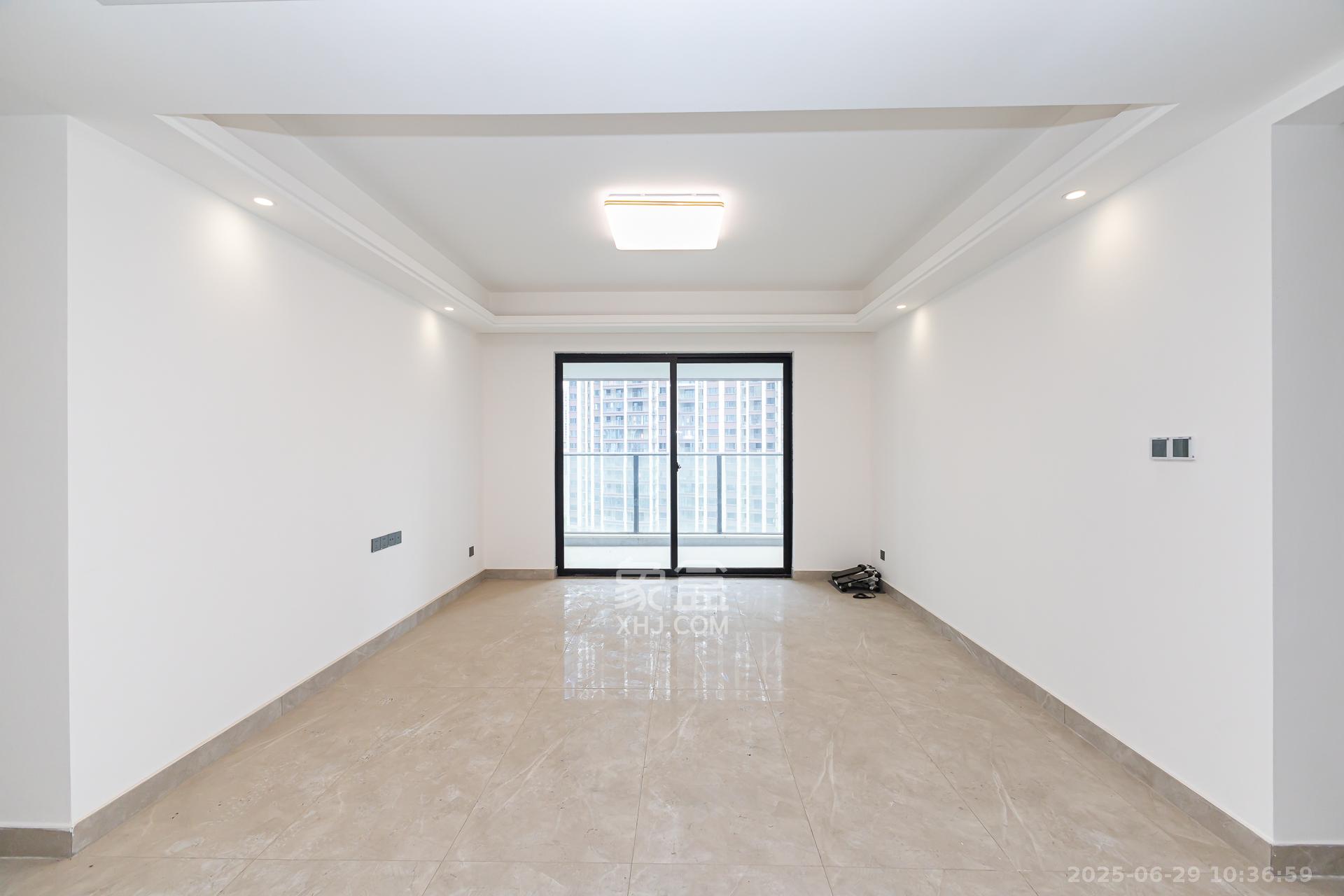 金富湘江悦城 4室2厅2卫 140.0万 金富湘江悦城 4室2厅2卫 140.0万客厅