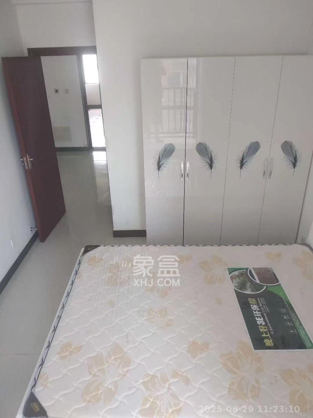 麓谷明珠  2室2厅1卫   2100.00元/月室内图