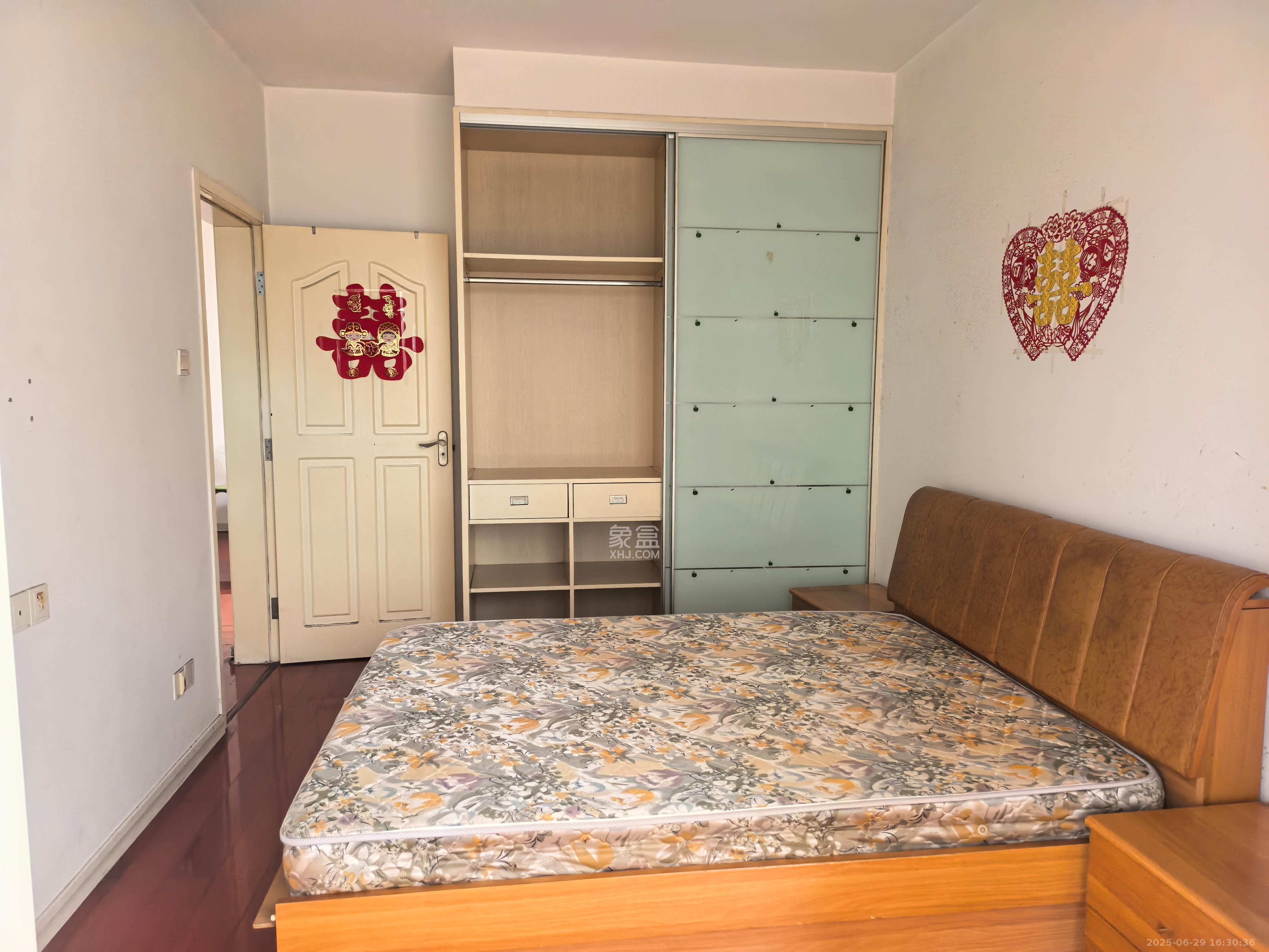 芙蓉公馆  2室1厅1卫    2600.0元/月 芙蓉公馆  2室1厅1卫    2600.0元/月室内图