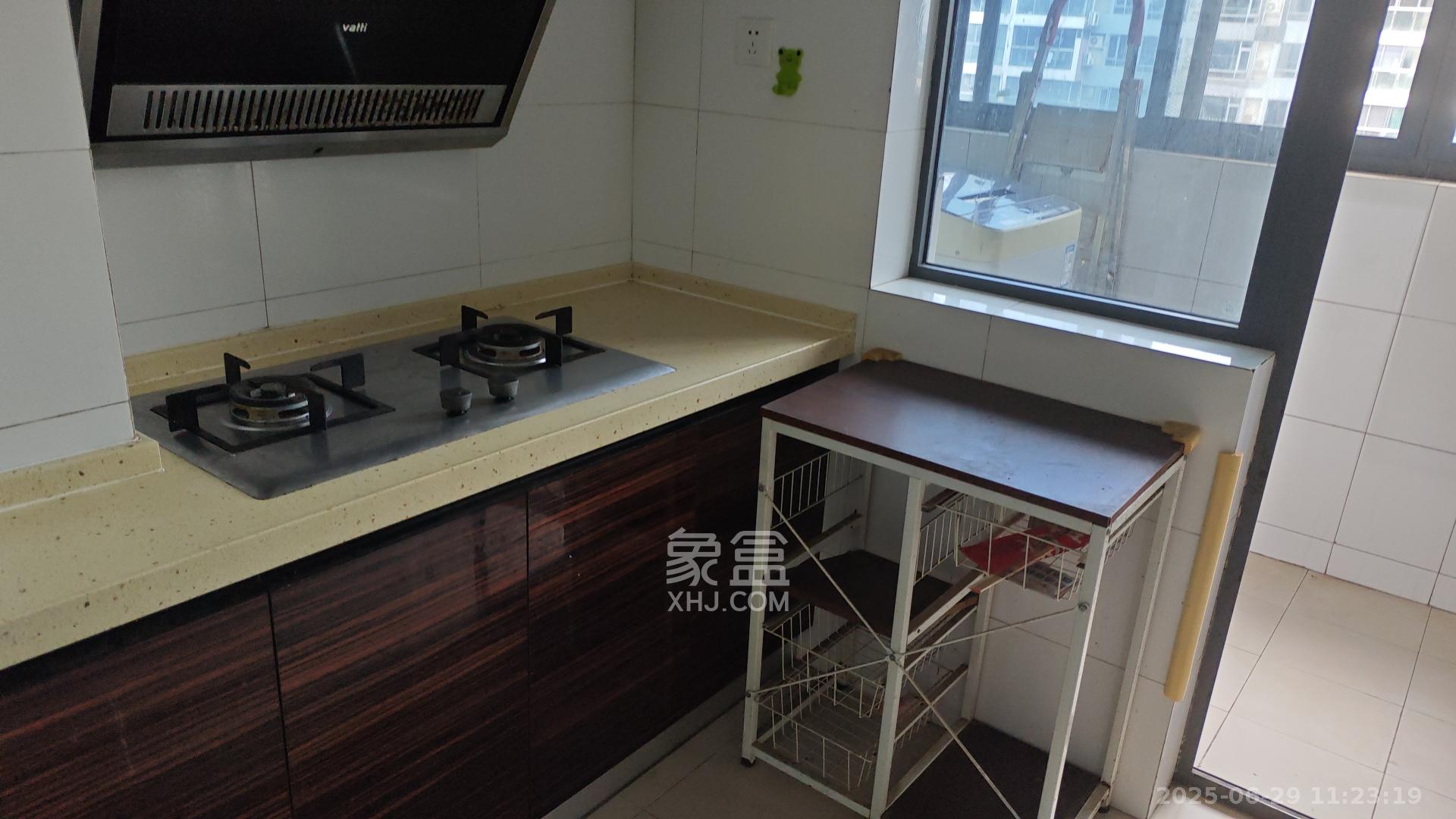 珠江花城二期扶水岸  3室2厅2卫   2500.00元/月室内图