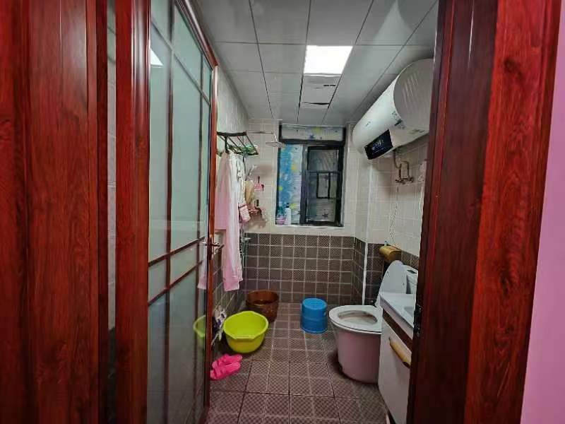 百弘学府城  3室2厅2卫    1800.0元/月室内图