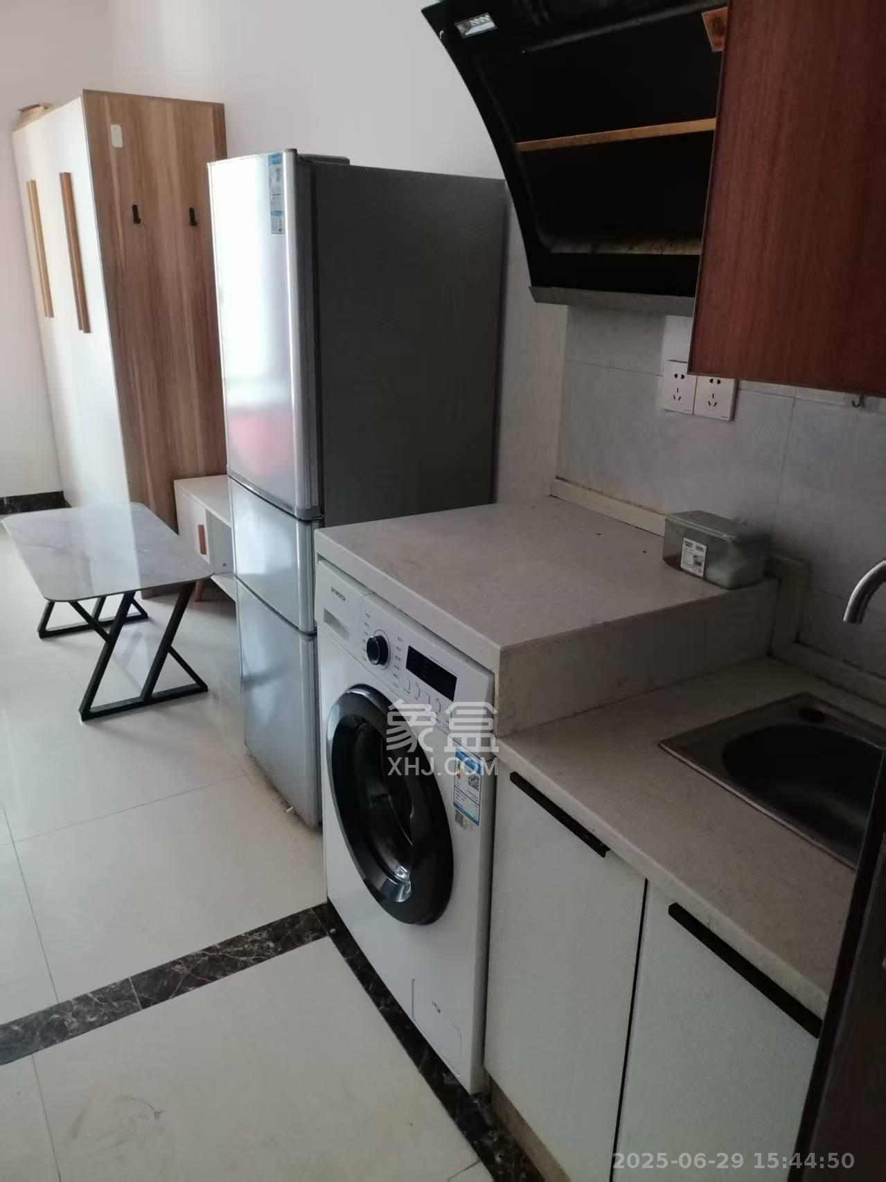 好莱城(弘德西街)  1室1厅1卫    1300.0元/月 好莱城(弘德西街)  1室1厅1卫    1300.0元/月室内图