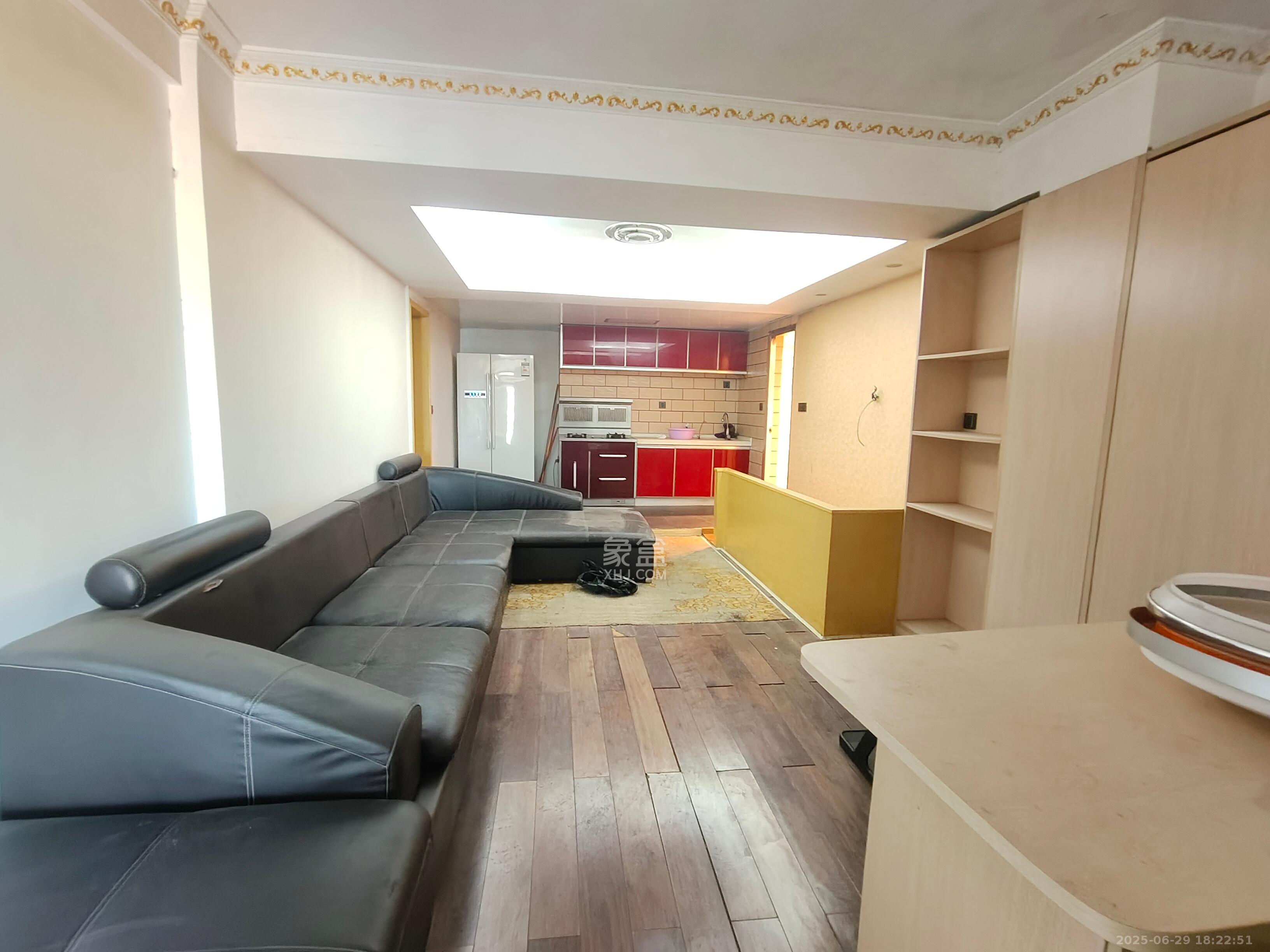 融圣国际 2室1厅1卫 2400.0元/月 融圣国际 2室1厅1卫 2400.0元/月室内图