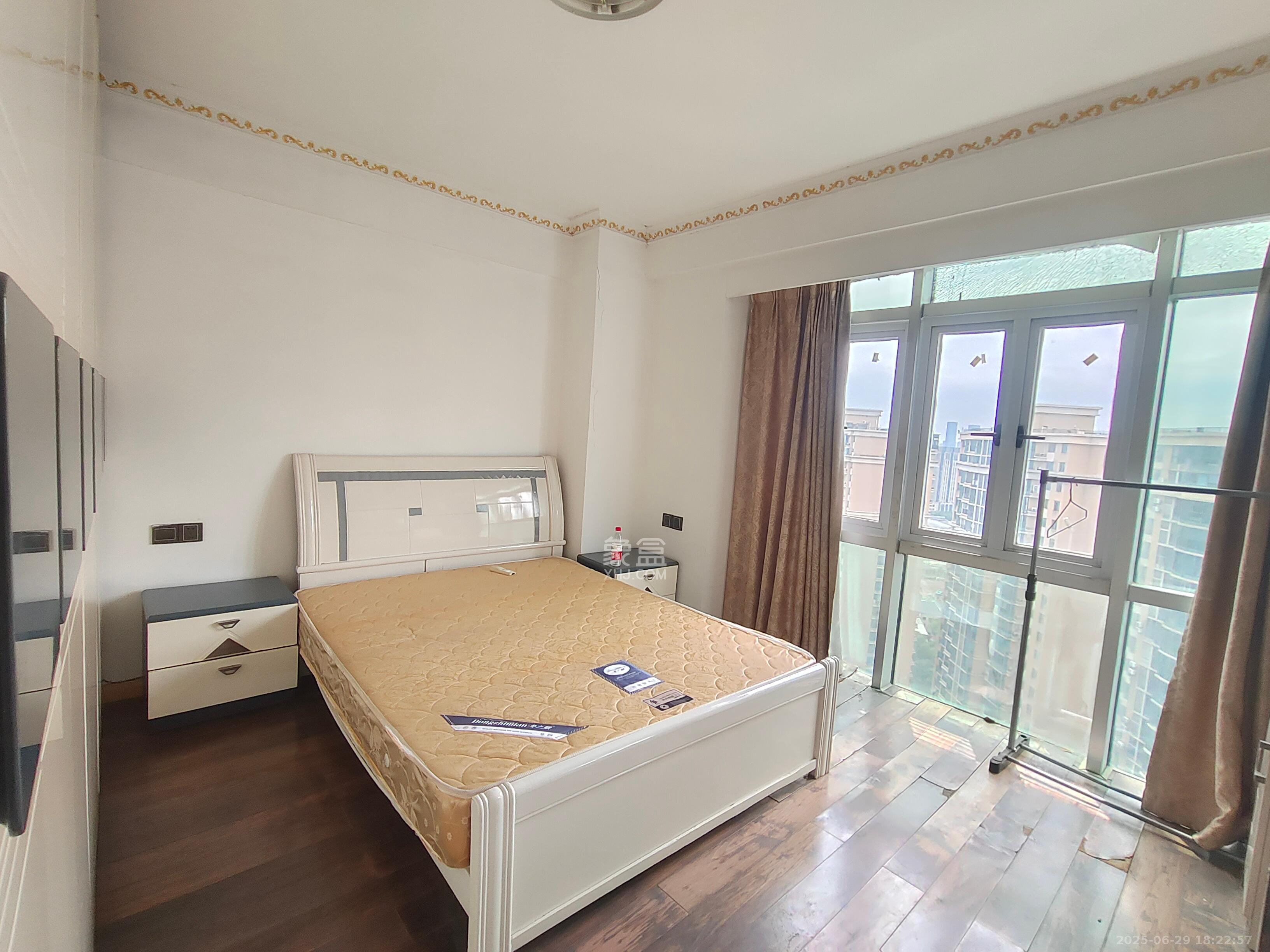 融圣国际 2室1厅1卫 2400.0元/月 融圣国际 2室1厅1卫 2400.0元/月室内图