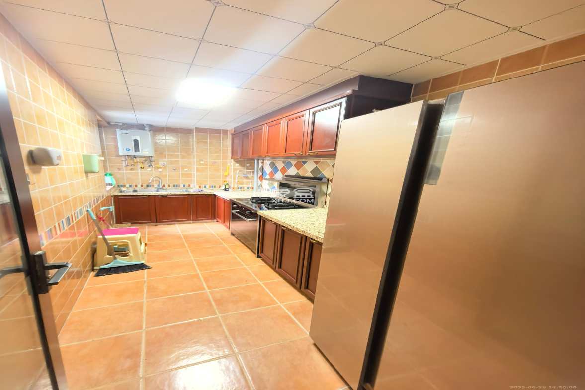 盘龙御和园 3室2厅2卫 2500.0元/月 盘龙御和园 3室2厅2卫 2500.0元/月室内图