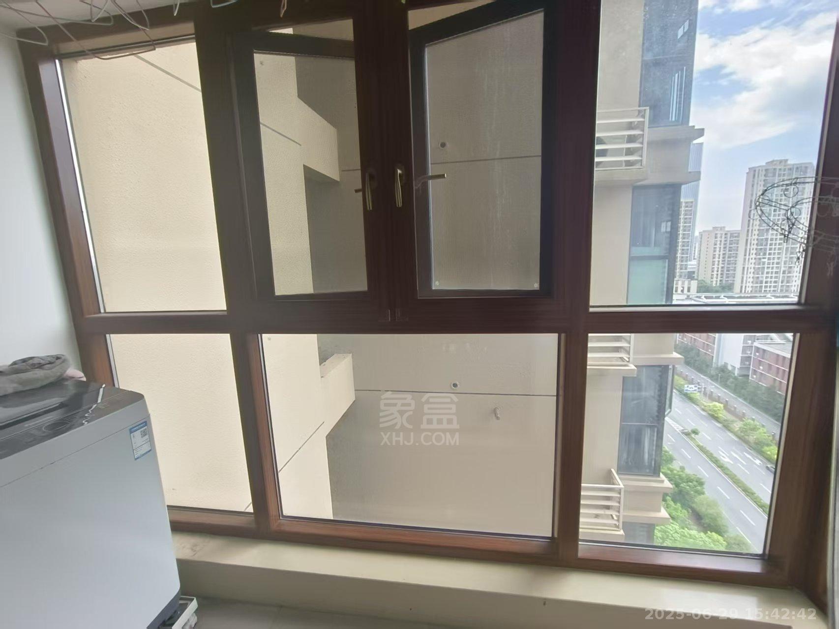 美的翰城  3室2厅2卫   1800.00元/月室内图
