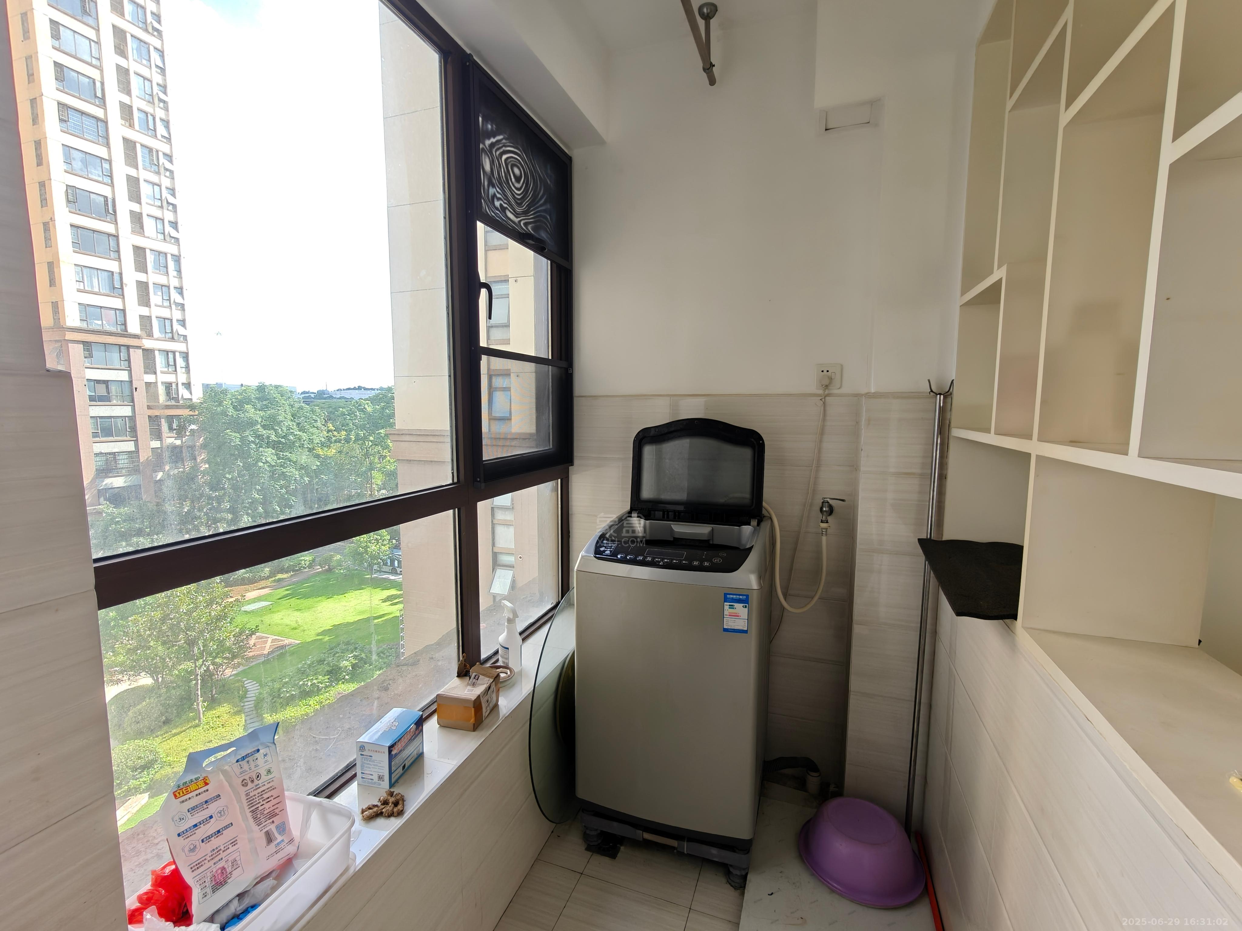 佳兆业金域天下三期  3室2厅1卫    1800.0元/月 佳兆业金域天下三期  3室2厅1卫    1800.0元/月室内图