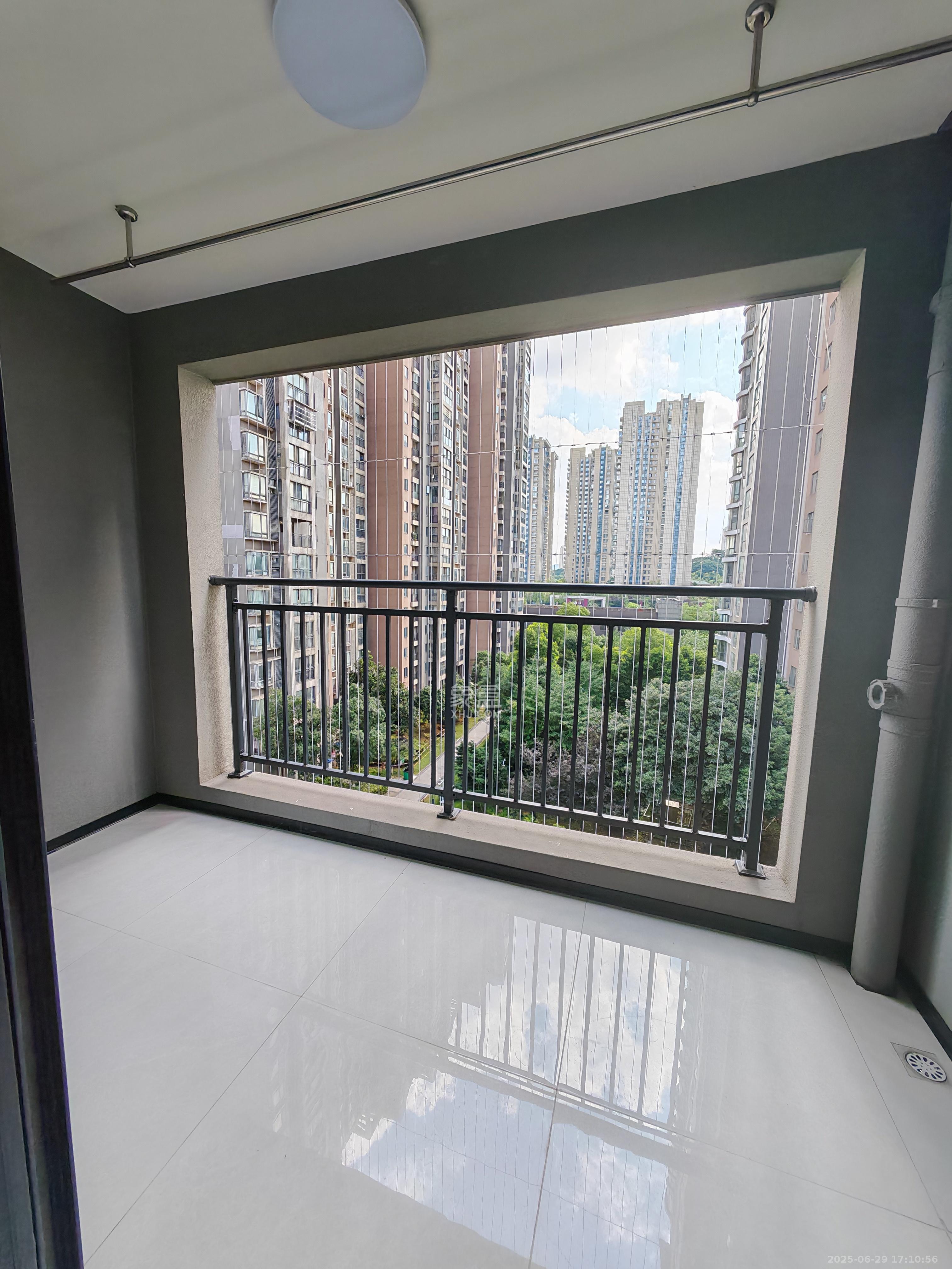 周南学府  2室2厅1卫    2200.0元/月 周南学府  2室2厅1卫    2200.0元/月室内图