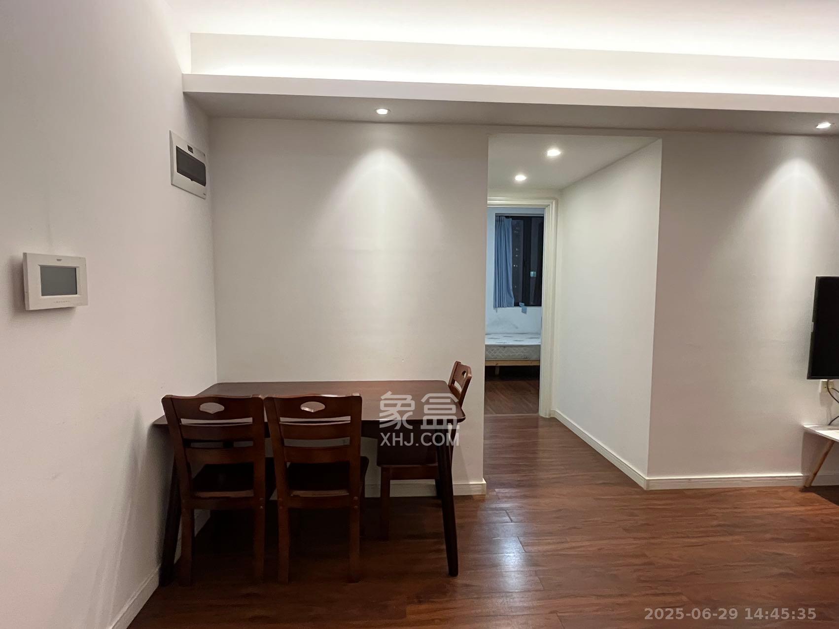 万科魅力之城观澜里 3室2厅2卫 2600.0元/月 万科魅力之城观澜里 3室2厅2卫 2600.0元/月室内图