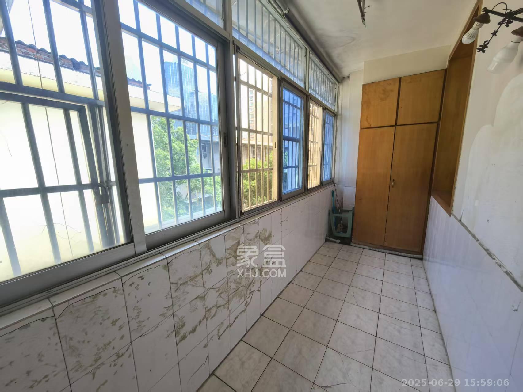 砂子塘社区  1室1厅1卫    1000.0元/月 砂子塘社区  1室1厅1卫    1000.0元/月室内图