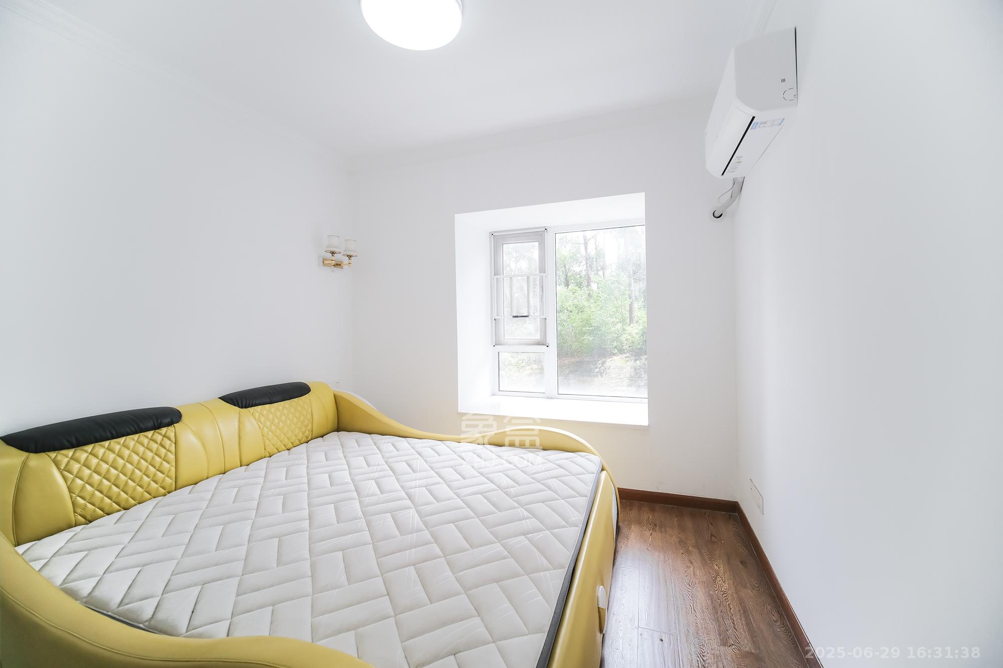 荣盛花语城  3室2厅1卫    52.0万 荣盛花语城  3室2厅1卫    52.0万卧室