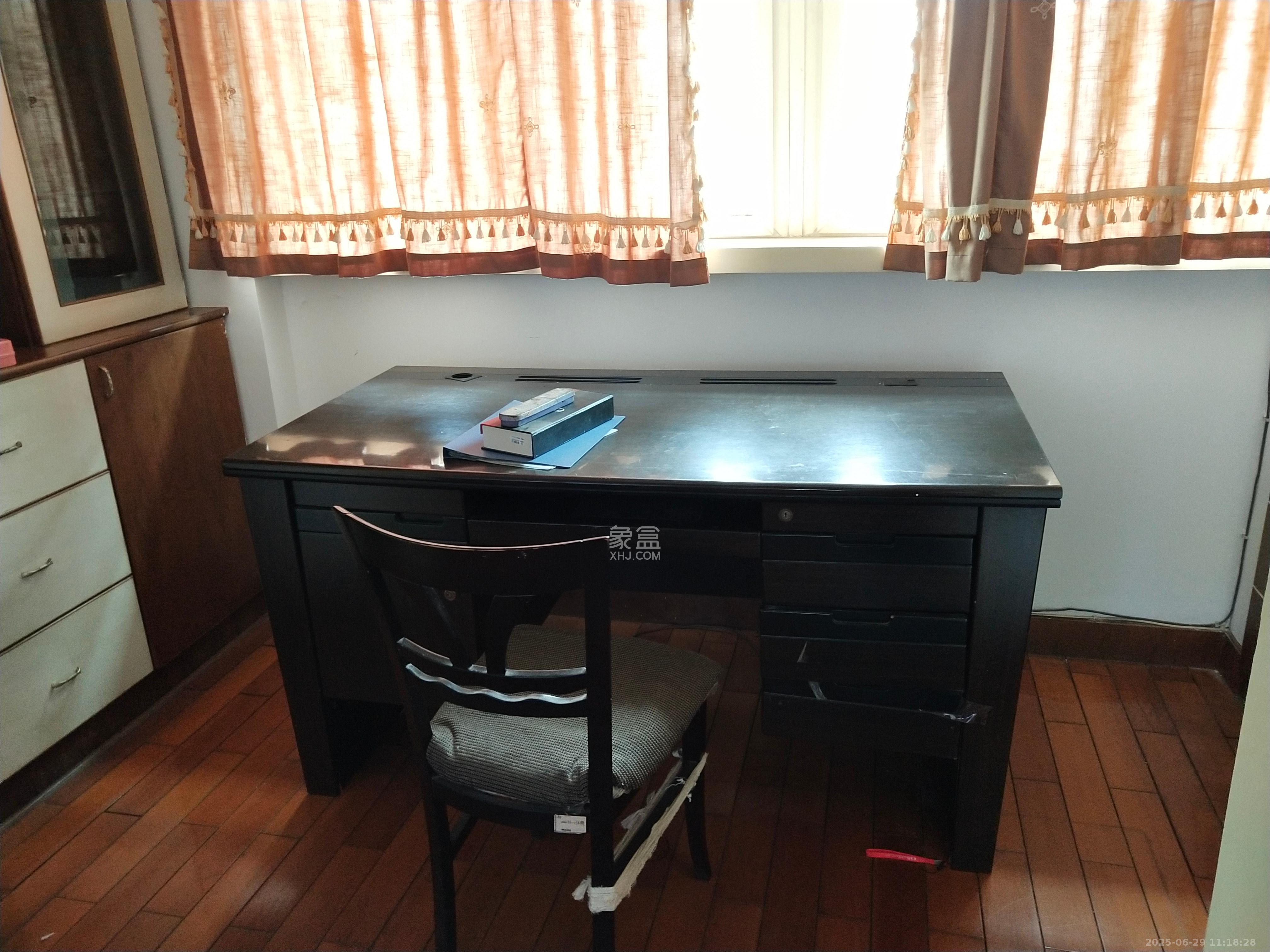 长岭水电八局宿舍  3室2厅1卫    2000.0元/月室内图