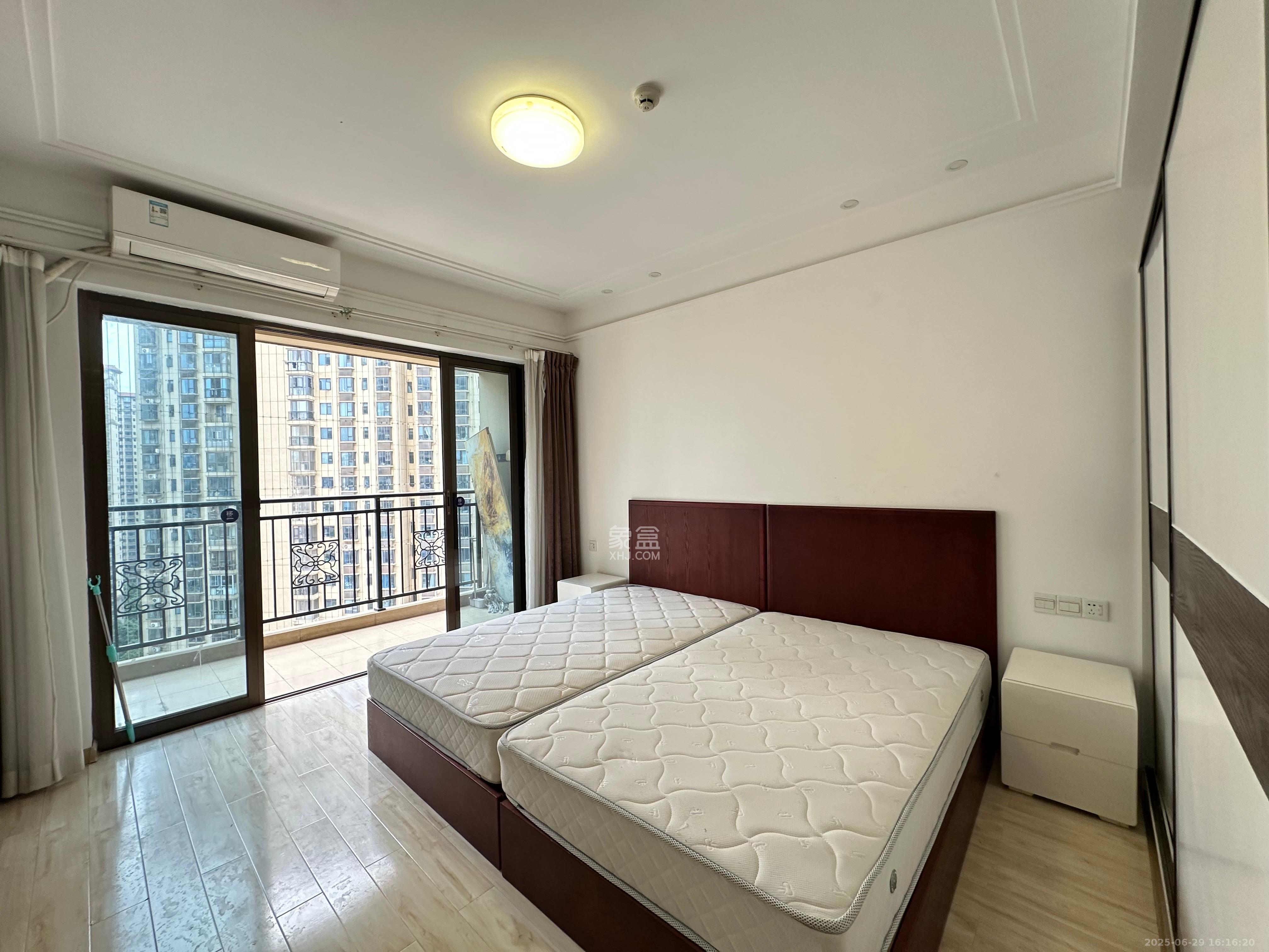 江山帝景哈佛  1室1厅1卫    1300.0元/月室内图