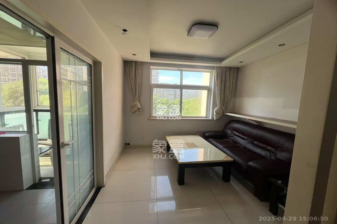 阳光嘉园  3室2厅2卫    2988.0元/月 阳光嘉园  3室2厅2卫    2988.0元/月室内图