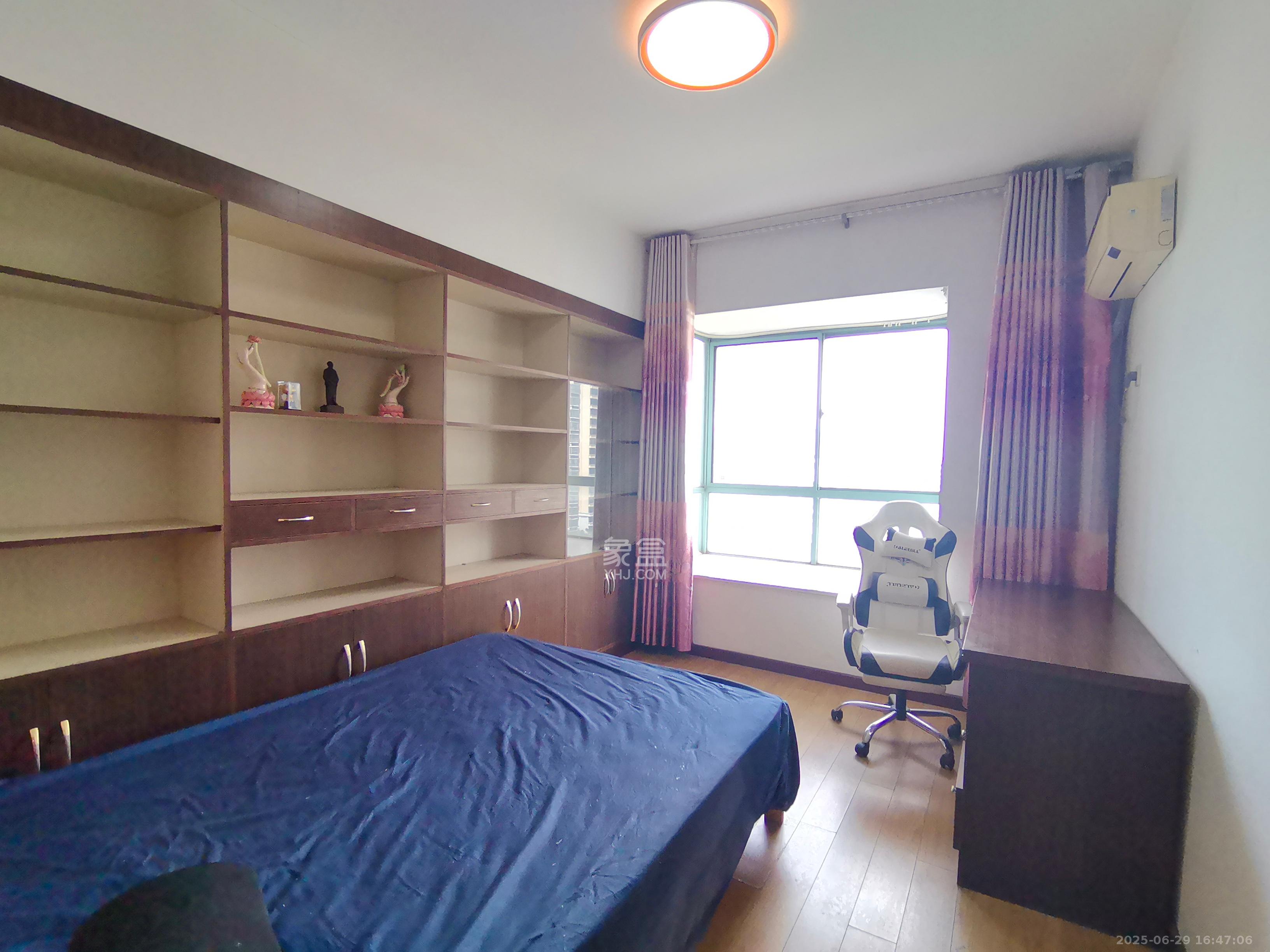 凯旋华府  3室2厅2卫   1700.00元/月室内图