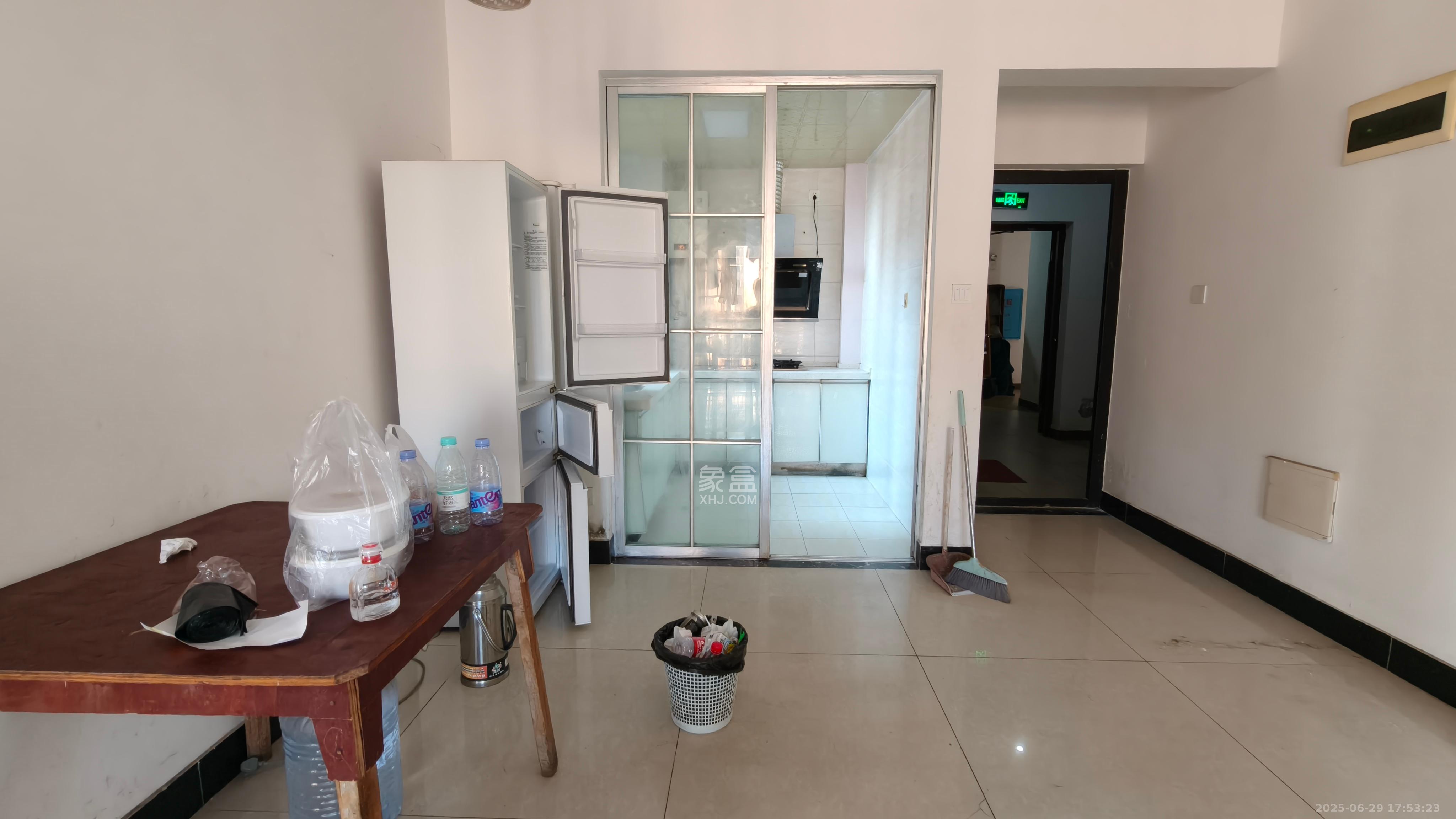 丽发新城  2室2厅1卫   1500.00元/月室内图