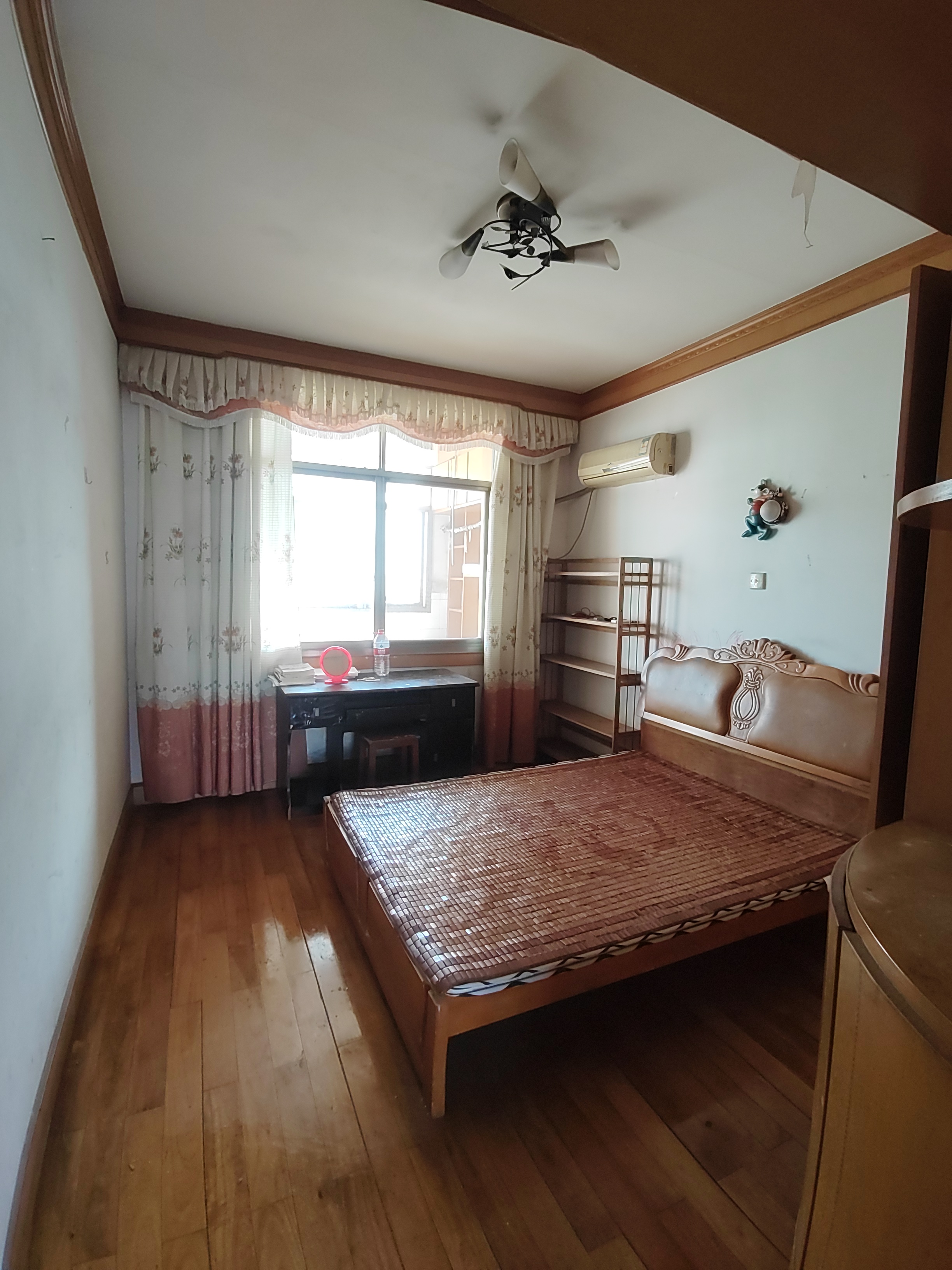 中级人民法院  2室1厅1卫    900.0元/月室内图