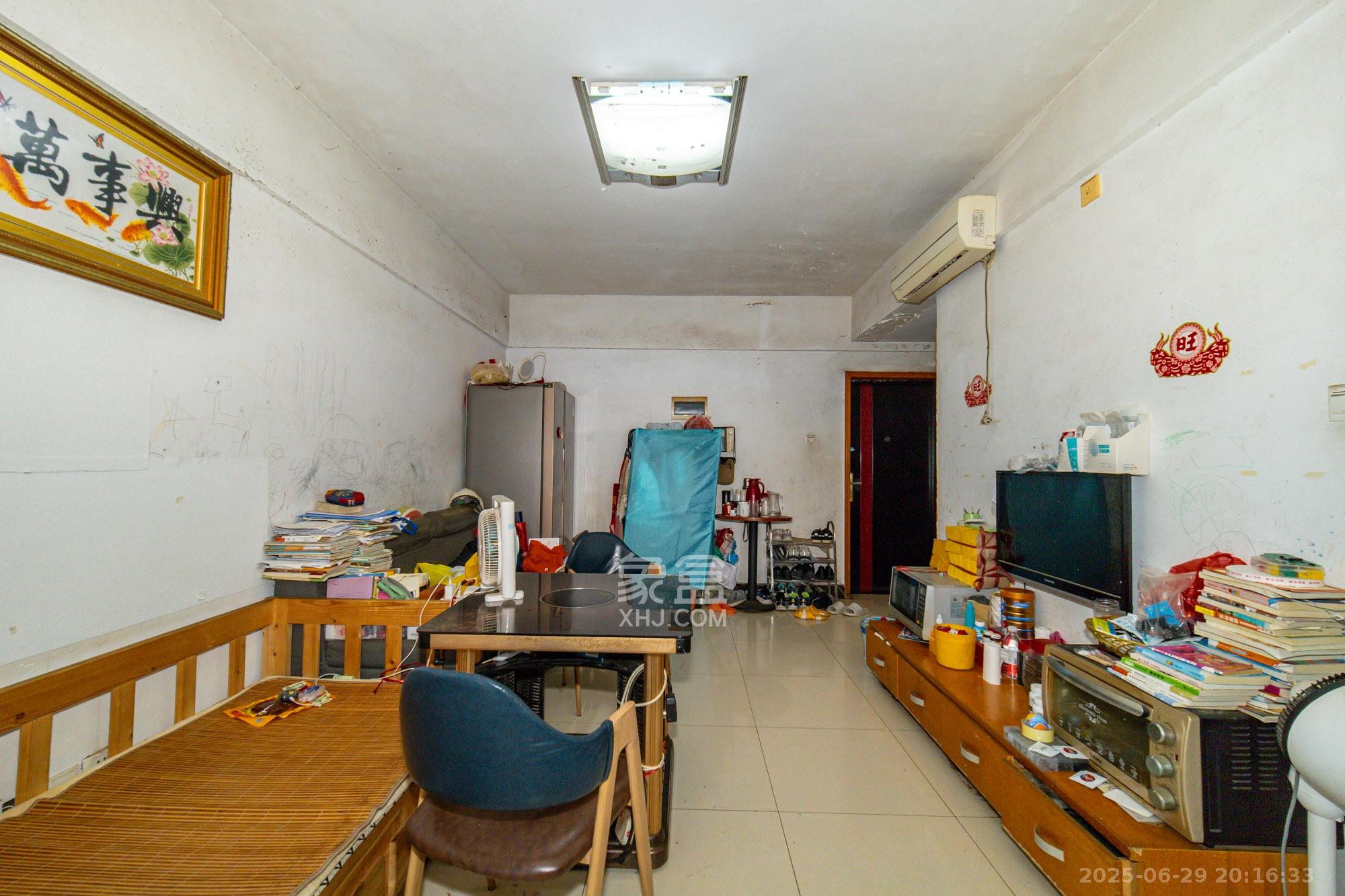 未来现代城 2室1厅1卫 26.8万 未来现代城 2室1厅1卫 26.8万客厅