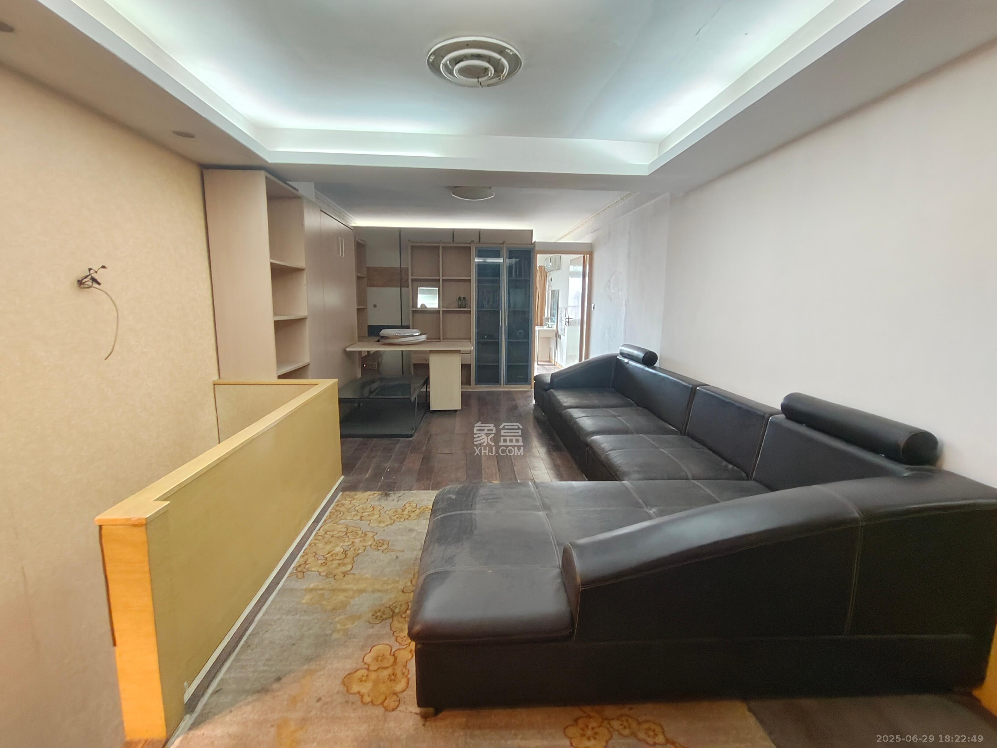 融圣国际 2室1厅1卫 2400.0元/月 融圣国际 2室1厅1卫 2400.0元/月室内图