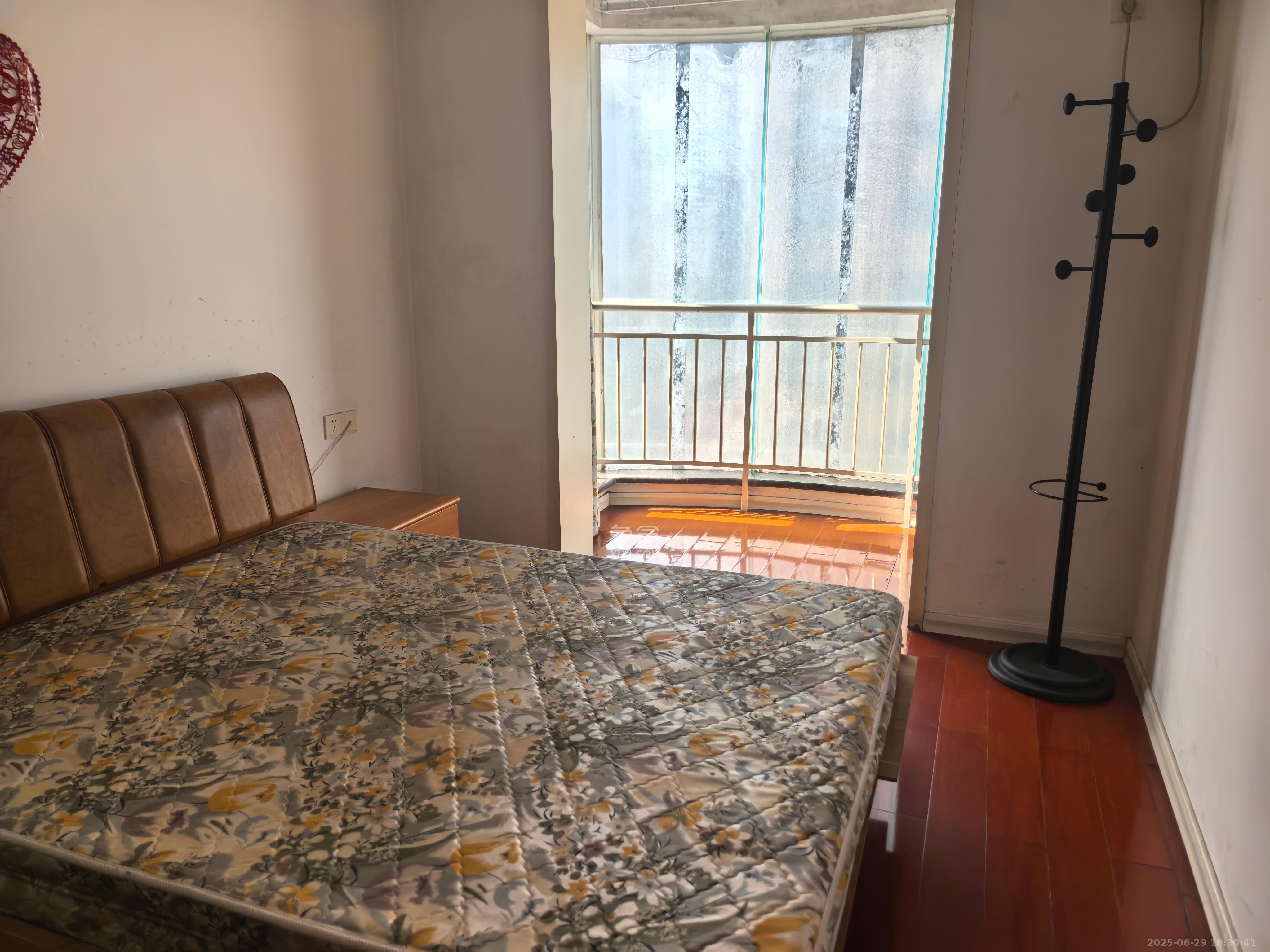 芙蓉公馆  2室1厅1卫    2600.0元/月 芙蓉公馆  2室1厅1卫    2600.0元/月室内图