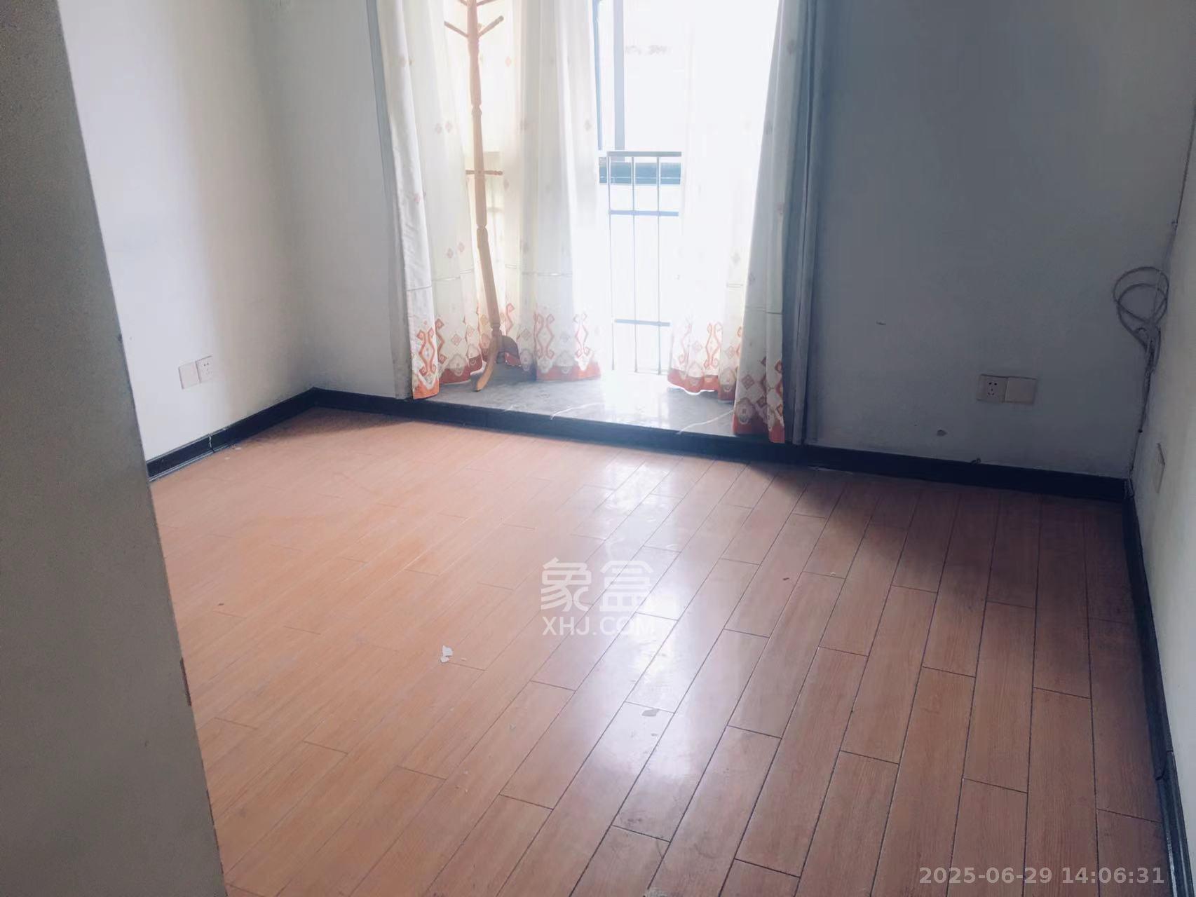 东方新城 5室2厅2卫 3000.0元/月 东方新城 5室2厅2卫 3000.0元/月室内图