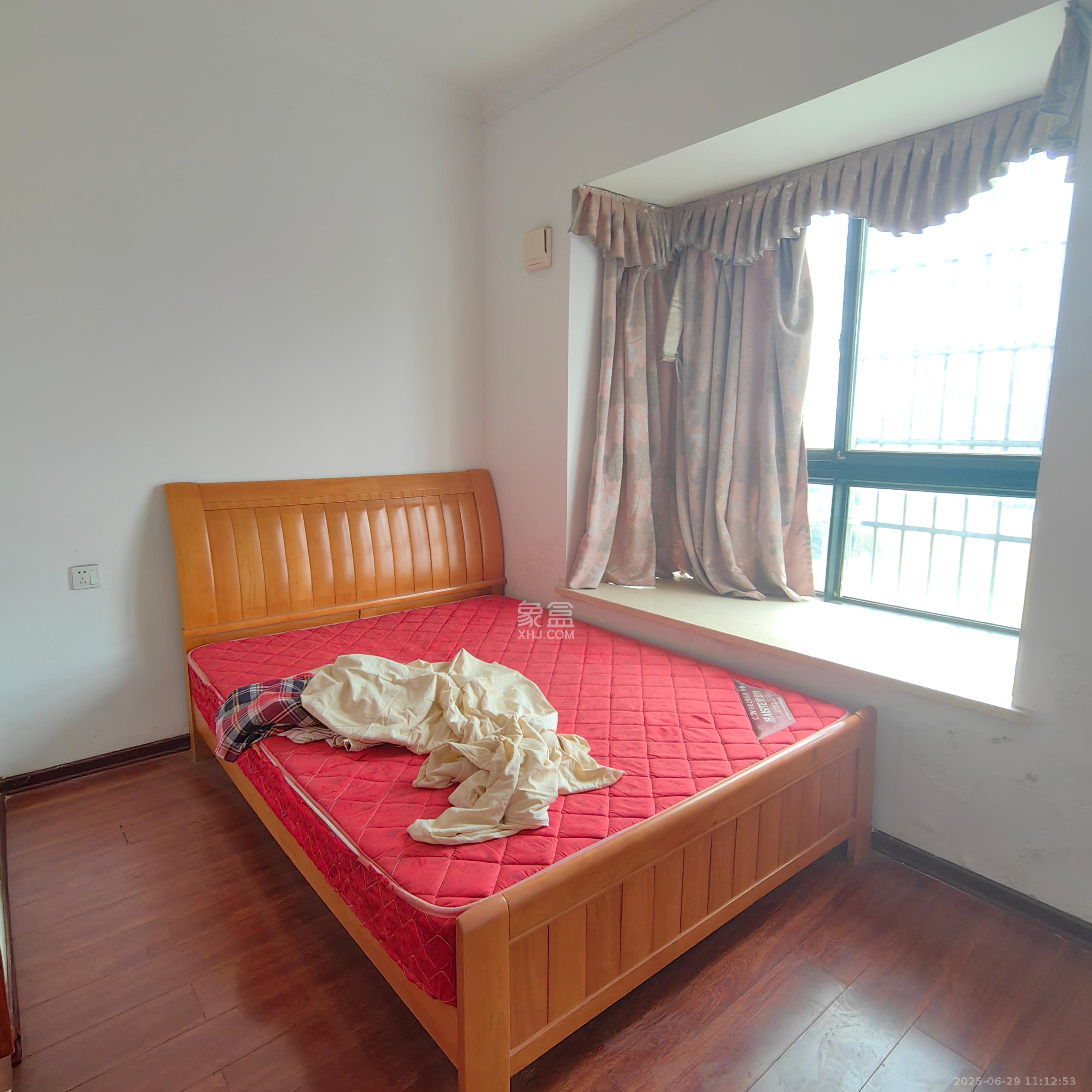 银盘鑫城  4室2厅2卫    1600.0元/月 银盘鑫城  4室2厅2卫    1600.0元/月室内图