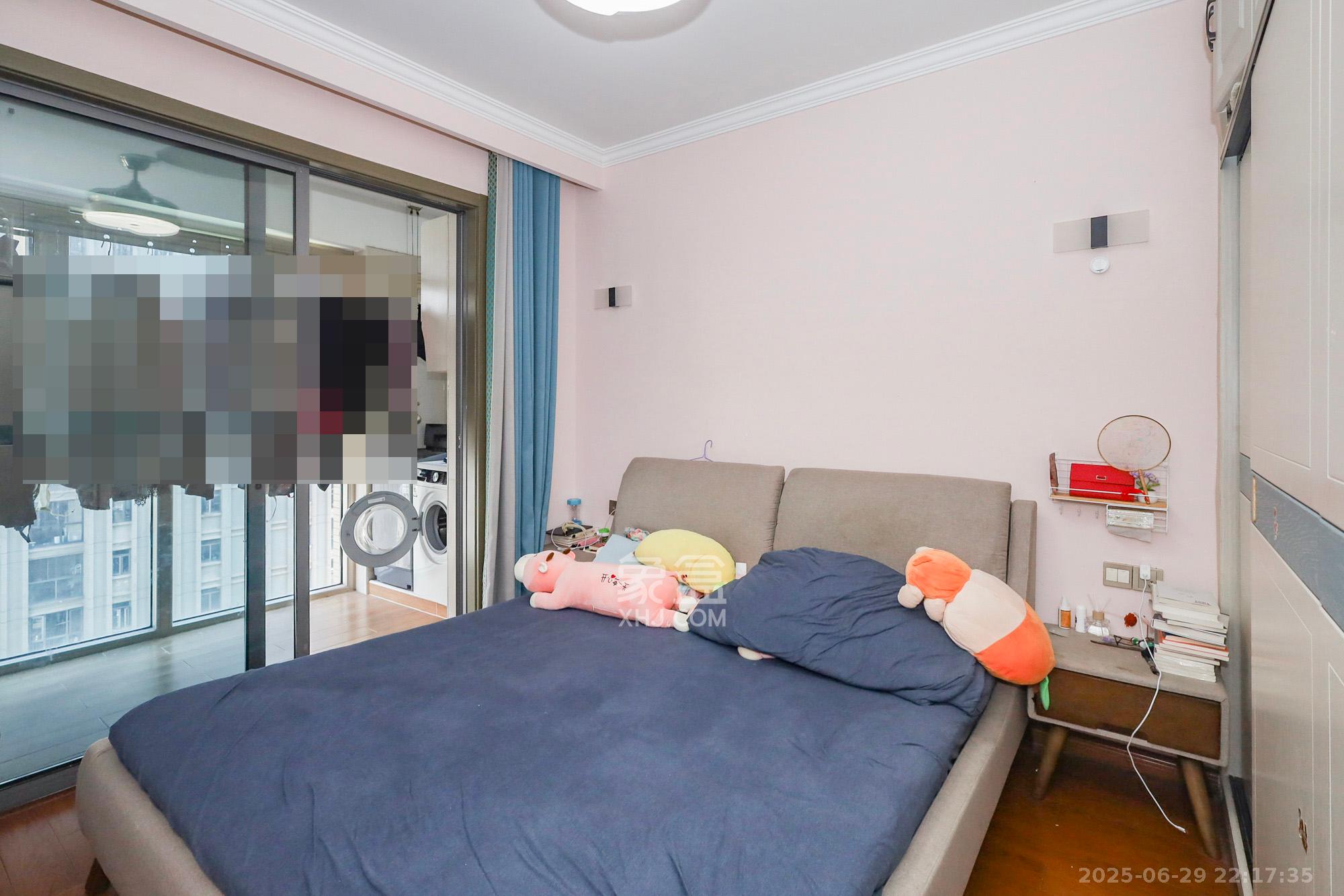 八方小区C区 3室2厅2卫 325.0万 八方小区C区 3室2厅2卫 325.0万卧室