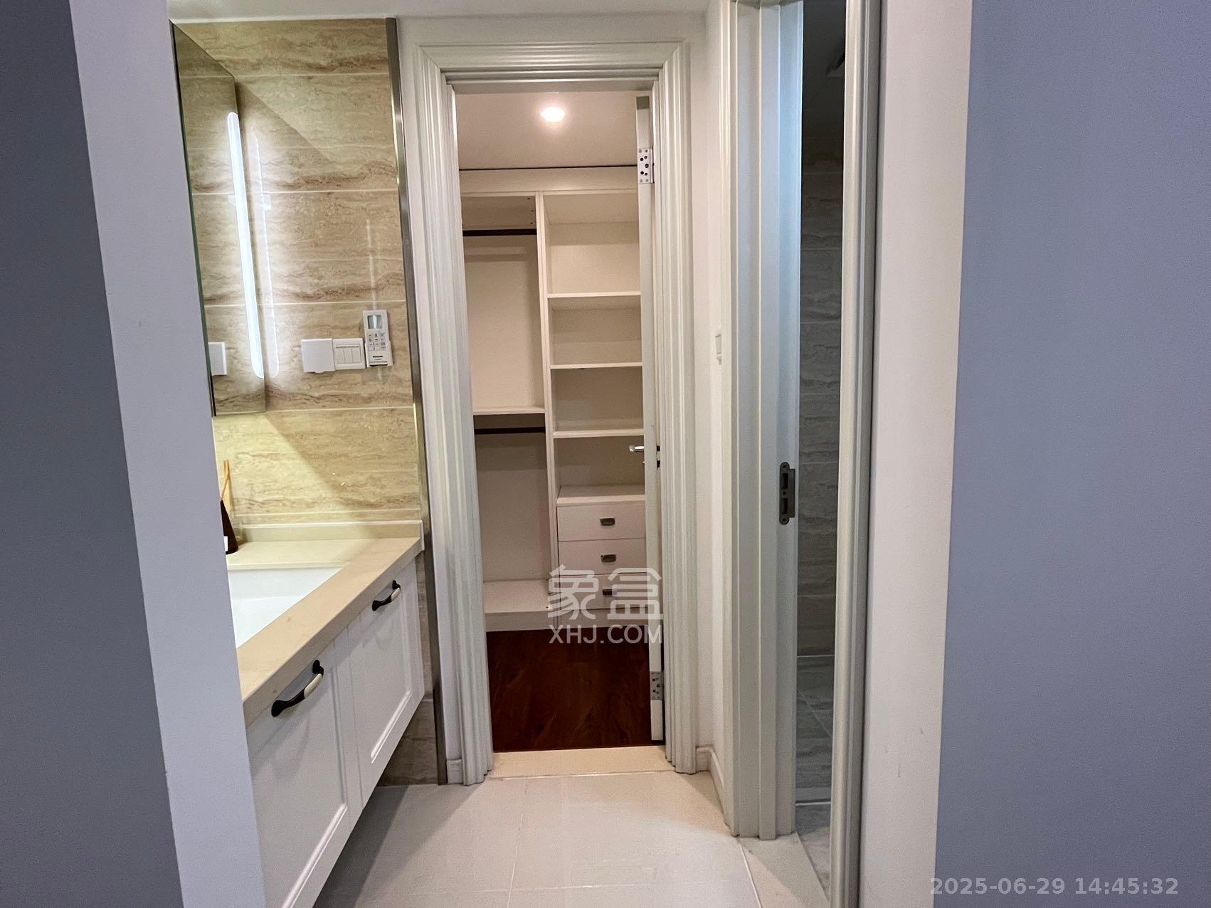 万科魅力之城观澜里 3室2厅2卫 2600.0元/月 万科魅力之城观澜里 3室2厅2卫 2600.0元/月室内图