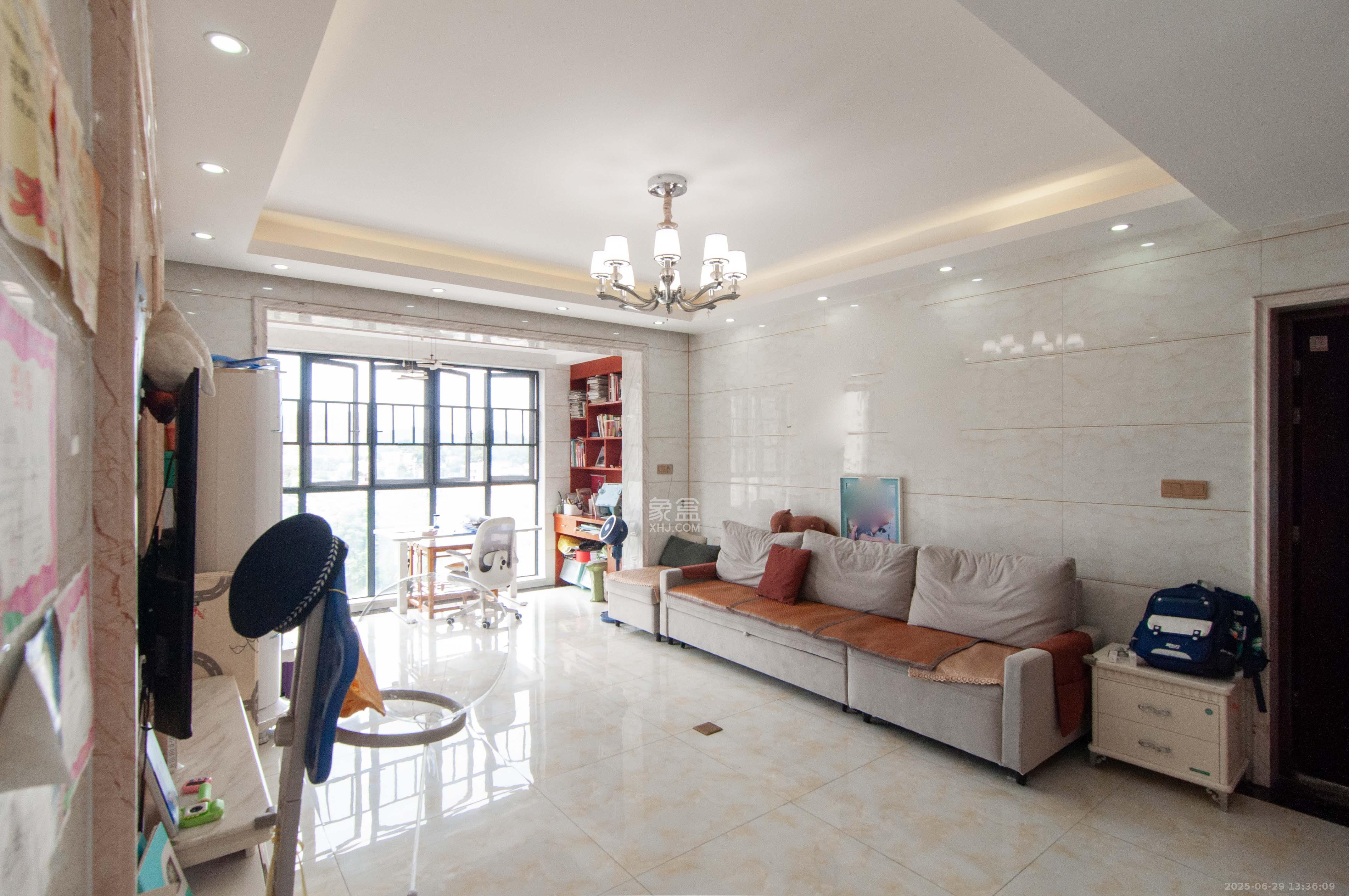 中央美郡 3室2厅2卫 155.0万 中央美郡 3室2厅2卫 155.0万客厅