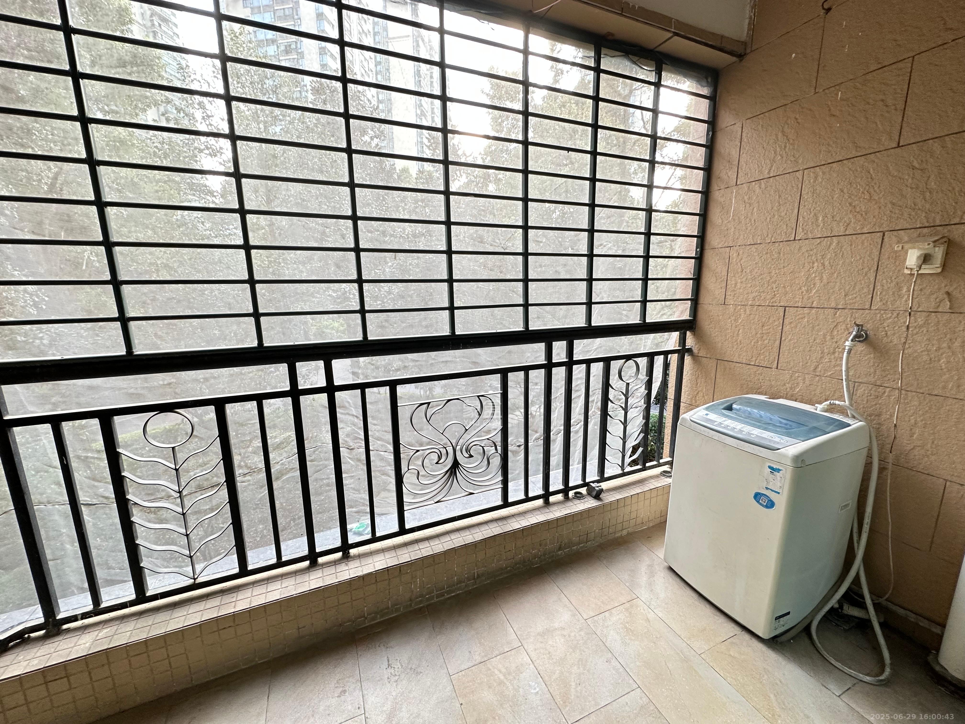恒大绿洲  2室2厅1卫   2300.00元/月室内图