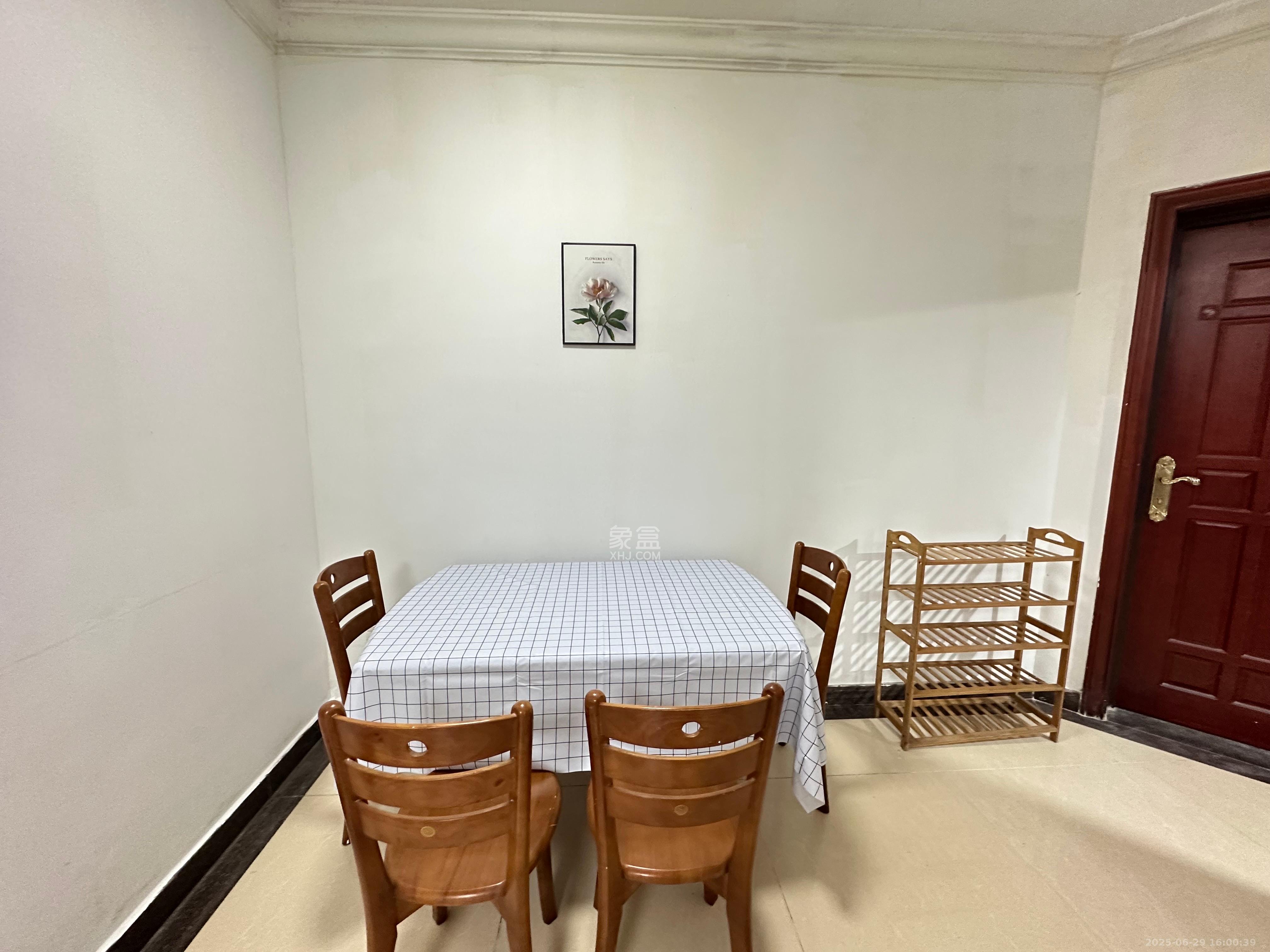 恒大绿洲  2室2厅1卫   2300.00元/月室内图