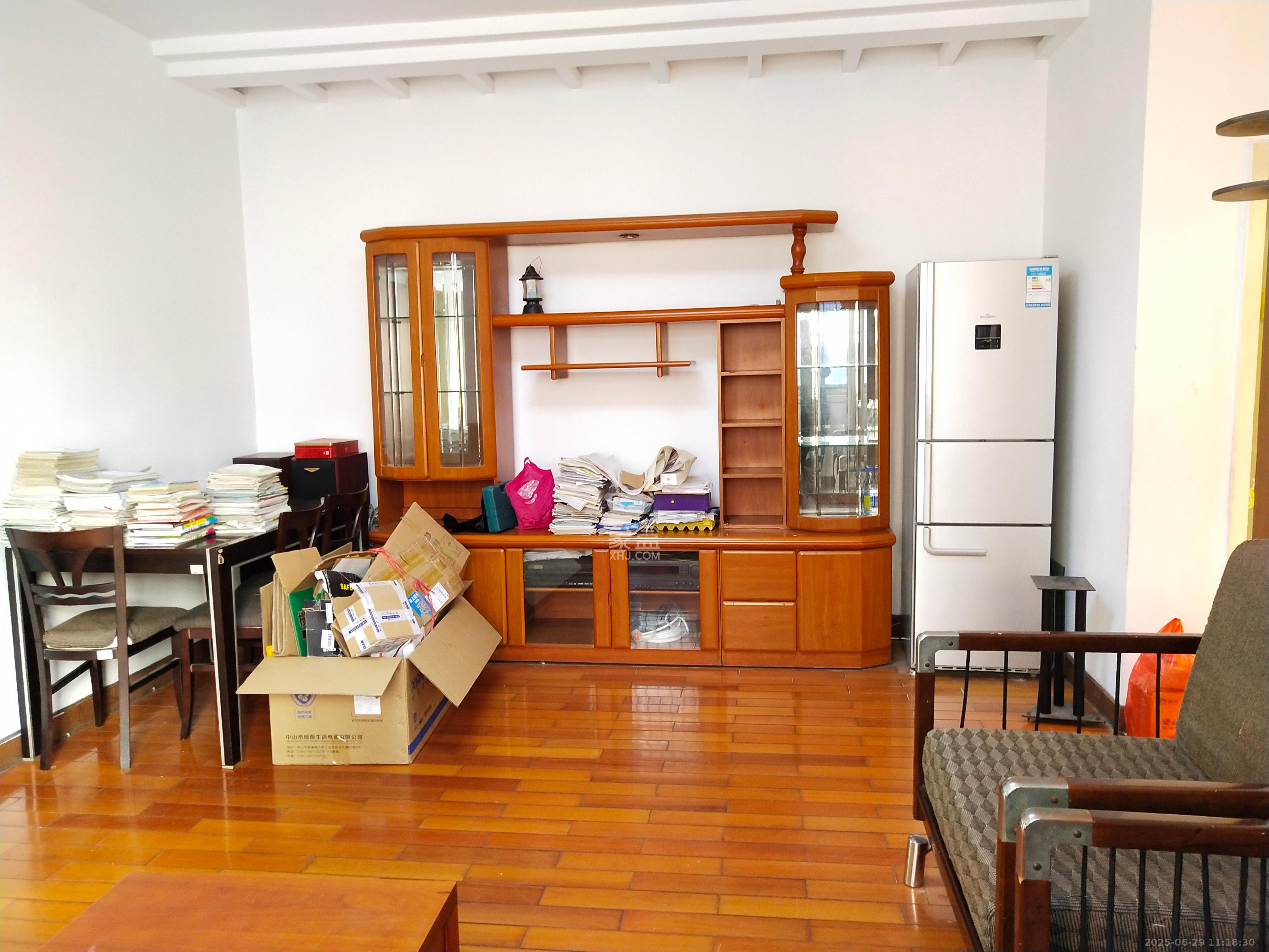 长岭水电八局宿舍 3室2厅1卫 2000.0元/月 长岭水电八局宿舍 3室2厅1卫 2000.0元/月室内图