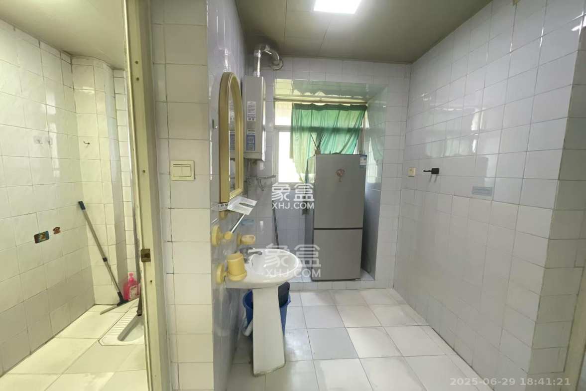 长监宿舍  2室1厅1卫    1400.0元/月 长监宿舍  2室1厅1卫    1400.0元/月室内图