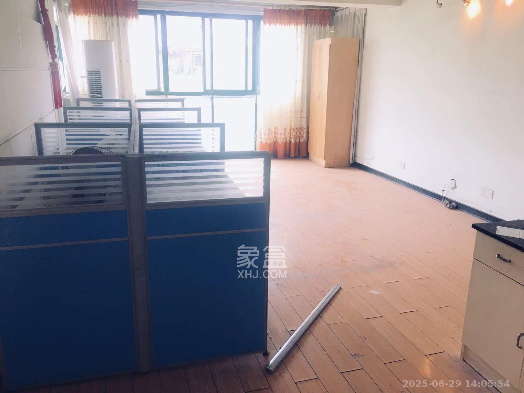 东方新城 5室2厅2卫 3000.0元/月 东方新城 5室2厅2卫 3000.0元/月室内图