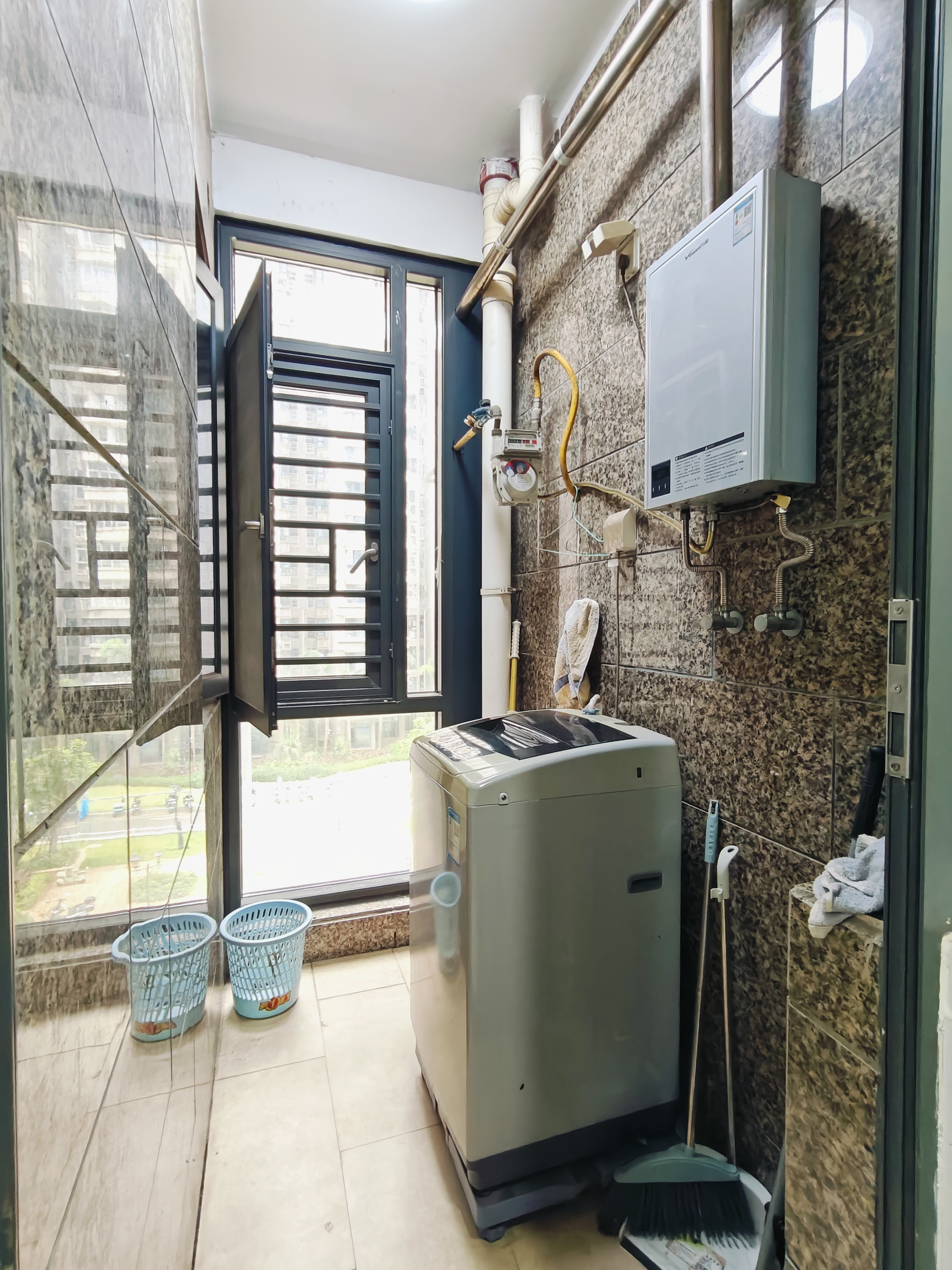 恒大海口文化旅游城 3室2厅2卫 2550.0元/月 恒大海口文化旅游城 3室2厅2卫 2550.0元/月室内图