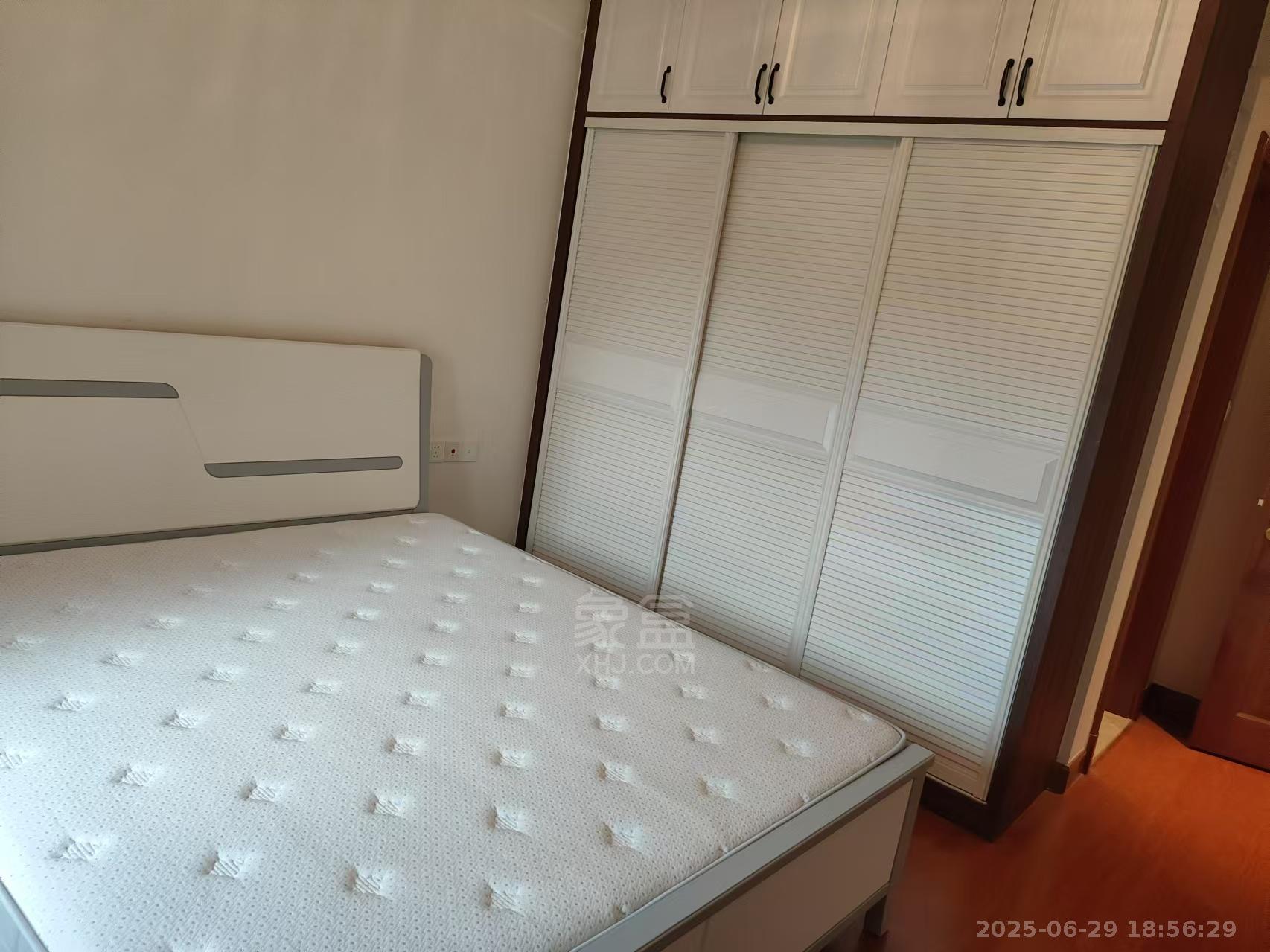 恒大华府 3室2厅1卫 2800.0元/月 恒大华府 3室2厅1卫 2800.0元/月室内图