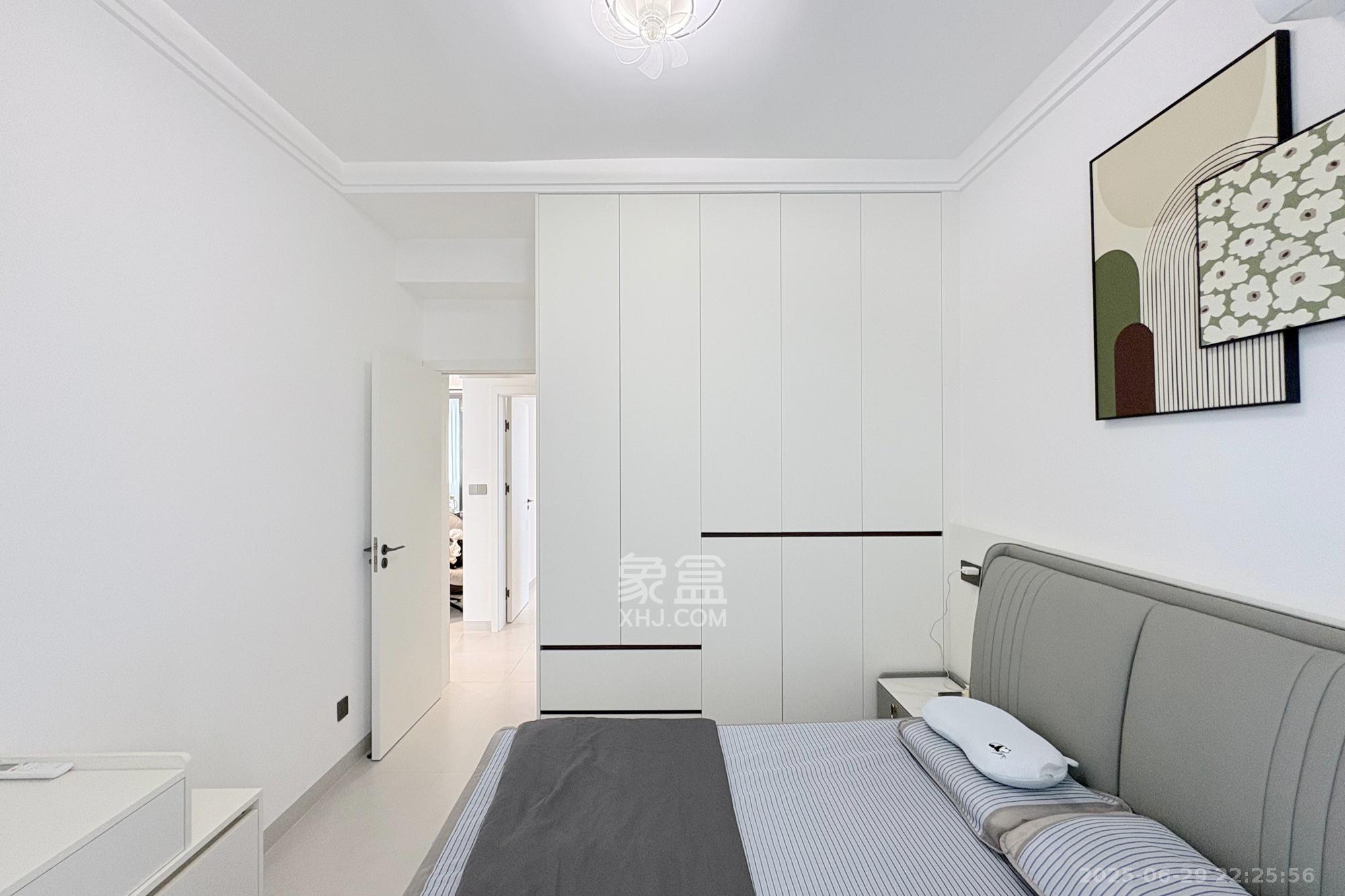 三角花园星城  3室2厅2卫    238.0万卧室