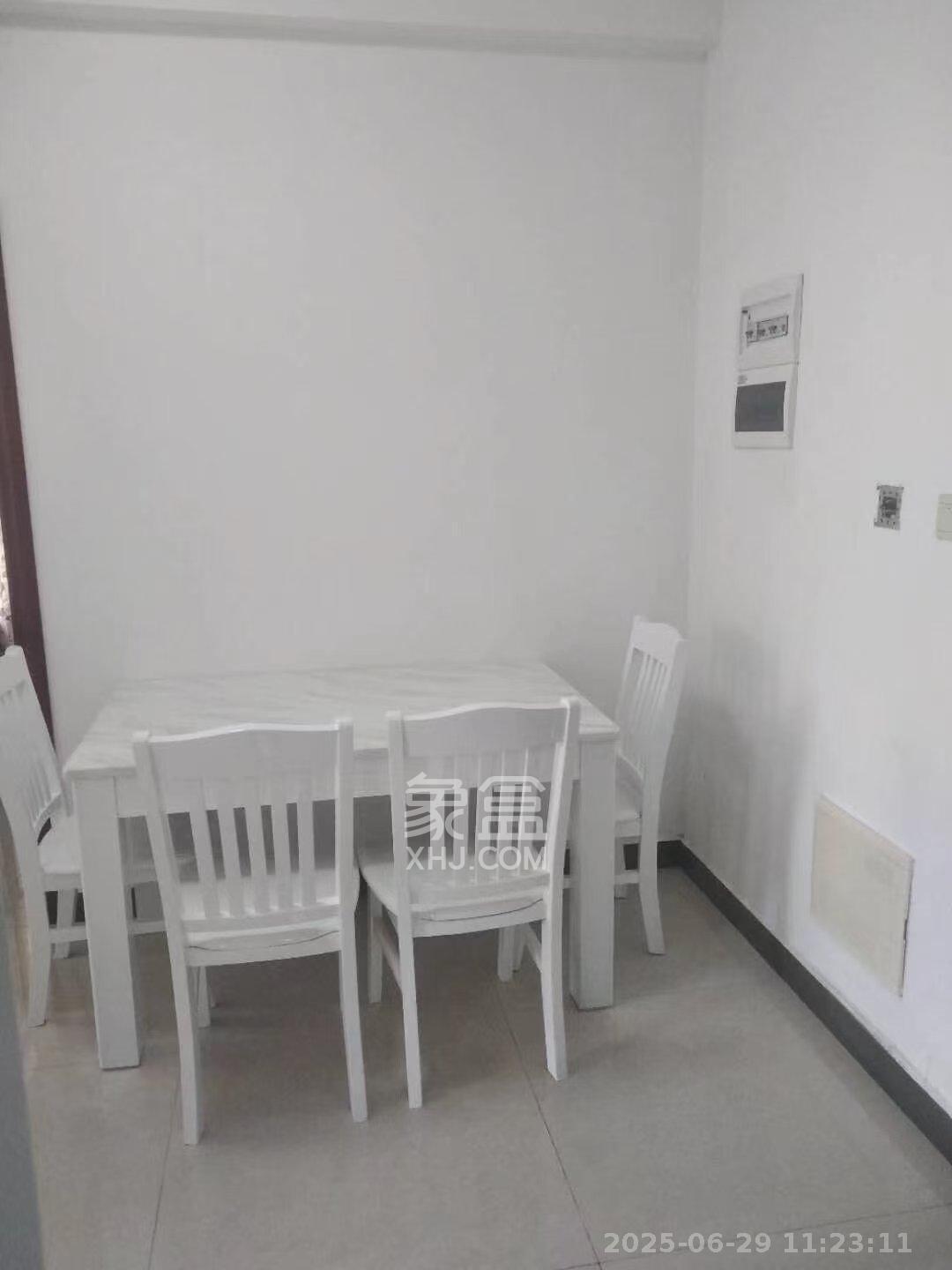 麓谷明珠  2室2厅1卫   2100.00元/月室内图