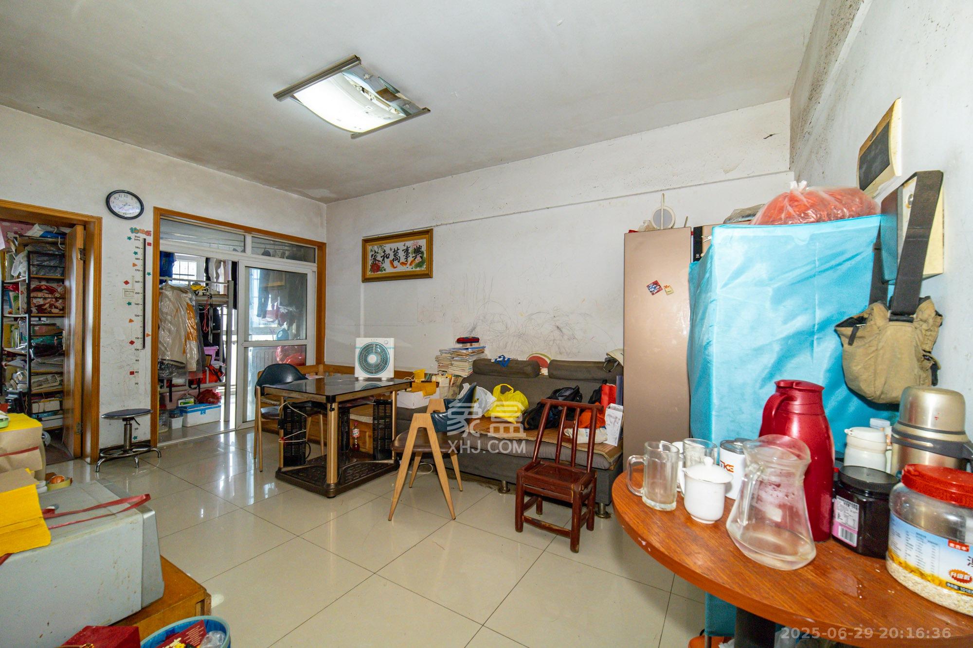 未来现代城 2室1厅1卫 26.8万 未来现代城 2室1厅1卫 26.8万客厅